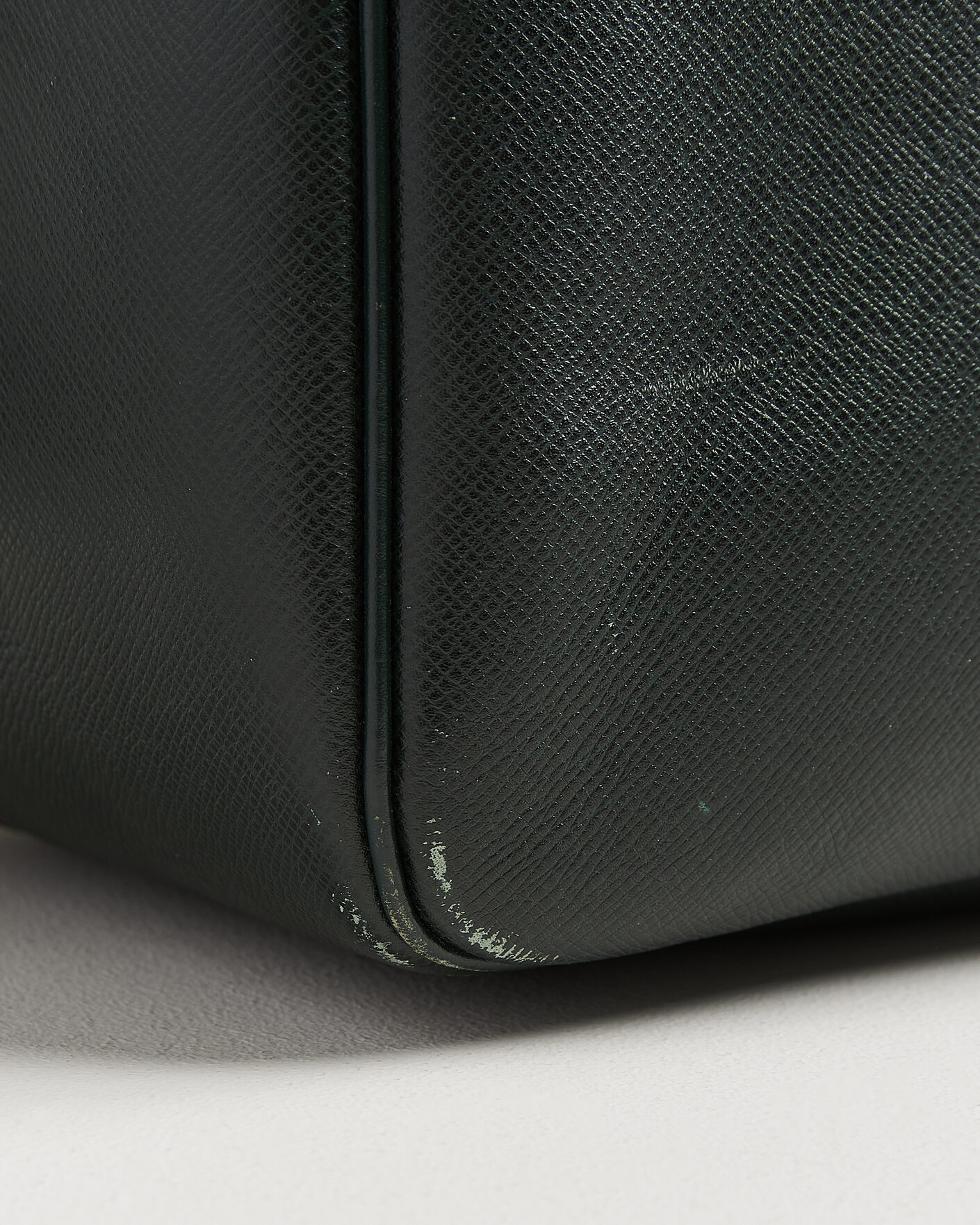 Uomini | Pre-Owned & Vintage Bags | Louis Vuitton Pre-Owned | Taiga Kendall GM Bag Green