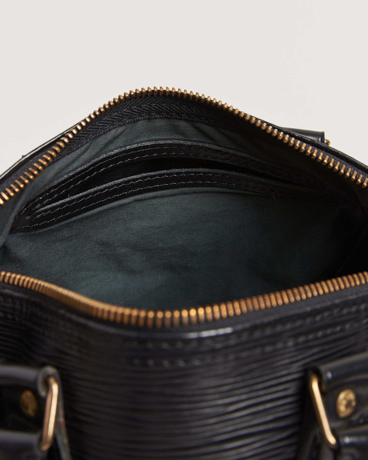 Uomini | Pre-Owned & Vintage Bags | Louis Vuitton Pre-Owned | Speedy Epi Leather 25 Black