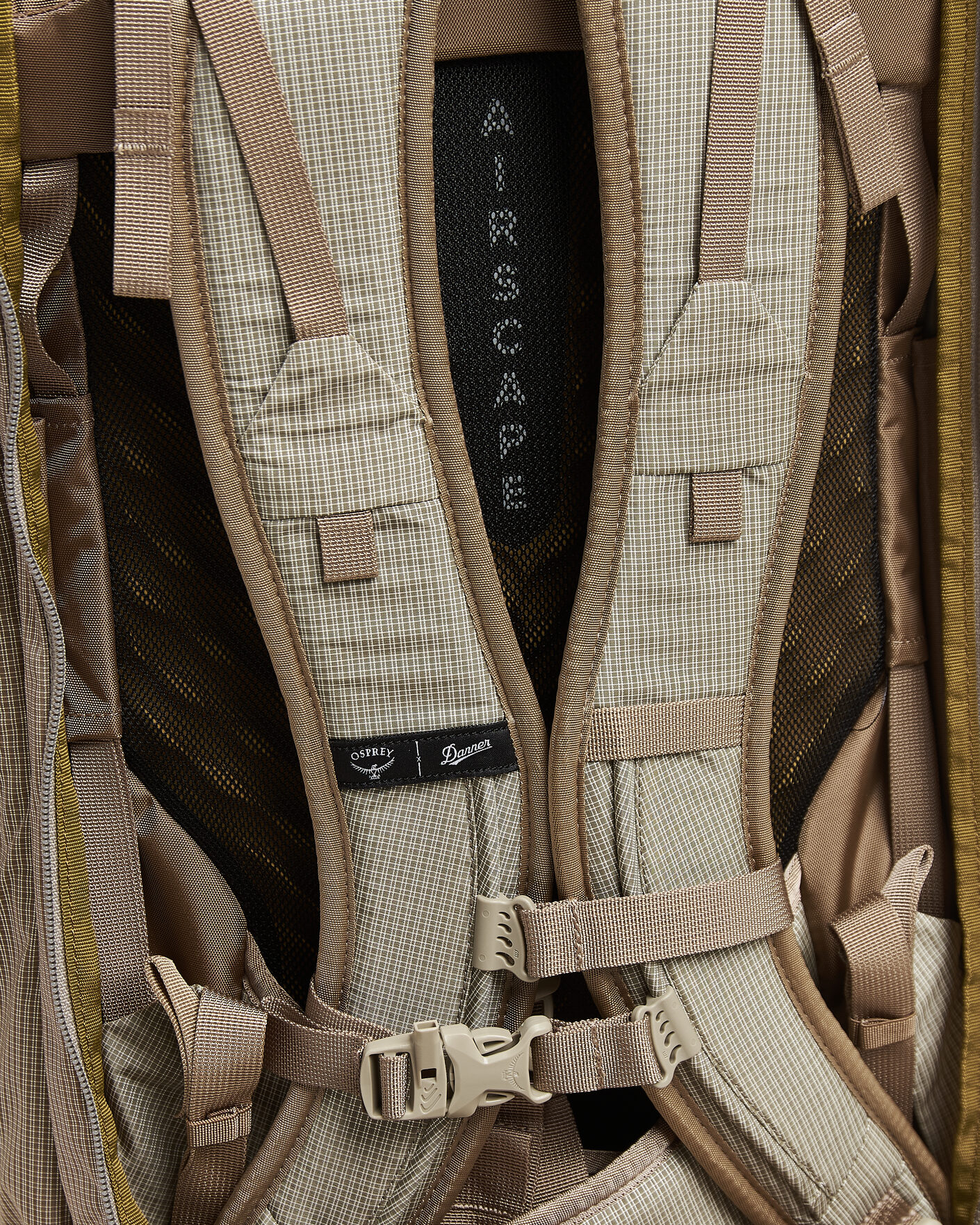 Uomini | Borse | Osprey | X Danner Farpoint 40 Sawdust - Latte Brown