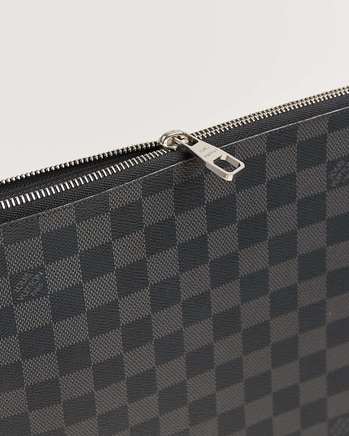 Uomini | Pre-Owned & Vintage Bags | Louis Vuitton Pre-Owned | Pochette Jules Damier Graphite