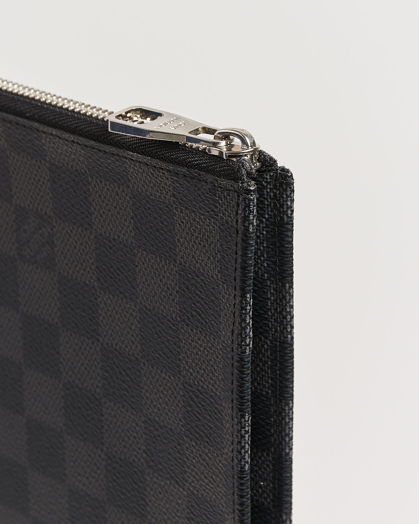 Uomini | Pre-Owned & Vintage Bags | Louis Vuitton Pre-Owned | Pochette Jules Damier Graphite