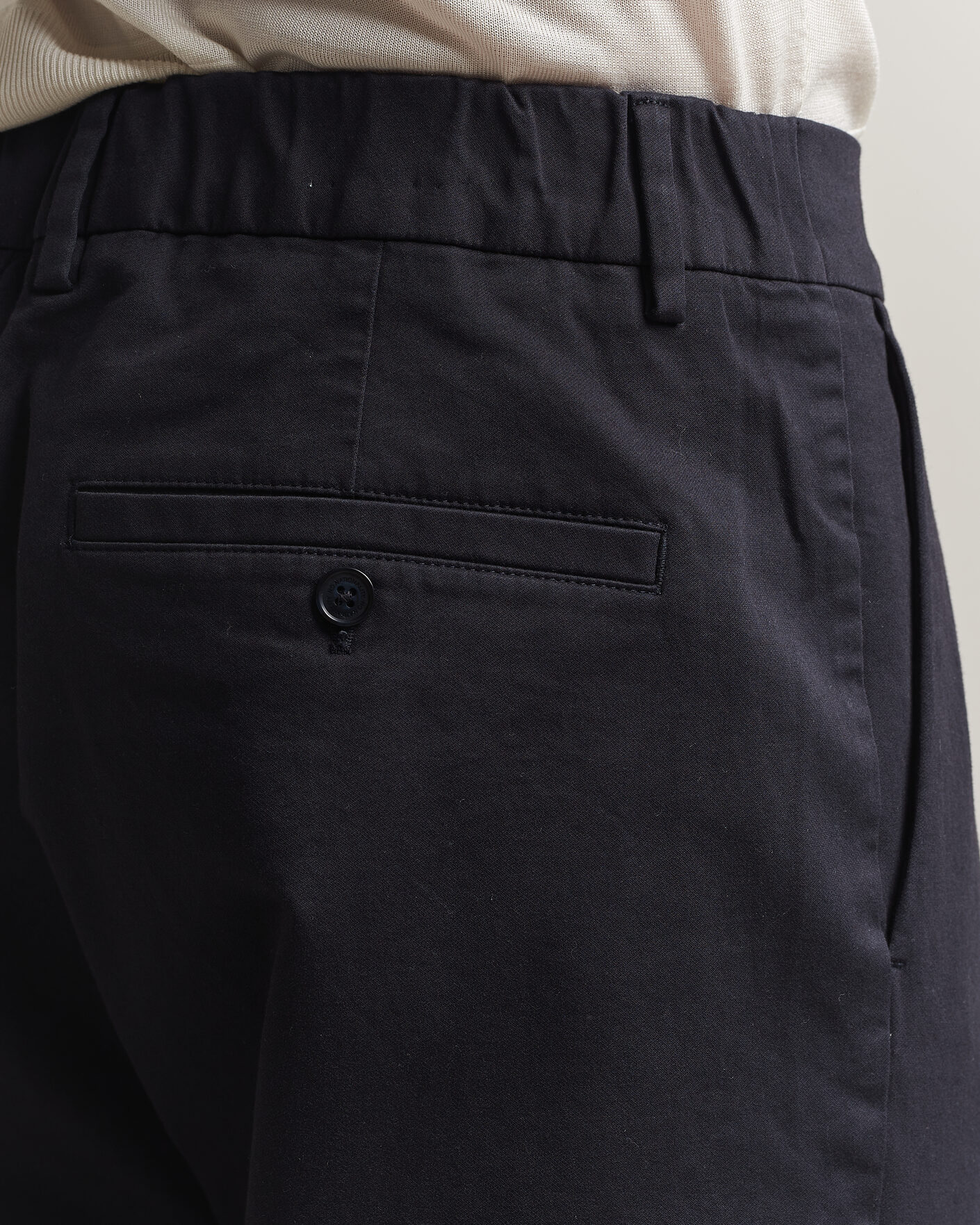 Uomini | Pantaloni | NN07 | Kay Relaxed Fit Pleated Cotton Trousers Navy Blue