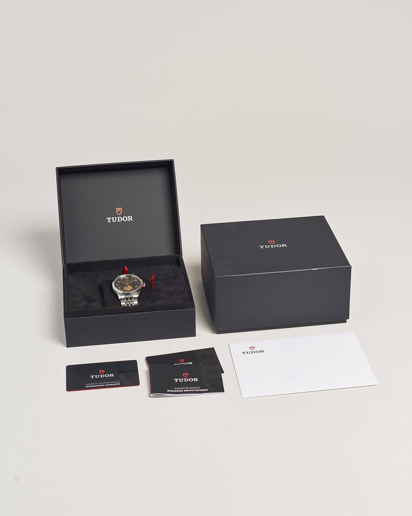 Uomini | Pre-Owned & Vintage Watches | Tudor Pre-Owned | 1926 Luna