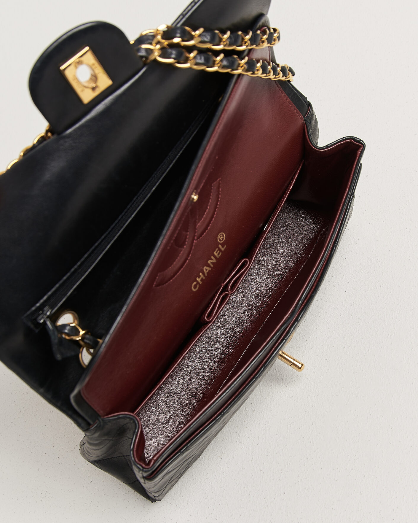 Uomini | Chanel Pre-Owned Classic Medium Double Flap Bag Black | Chanel Pre-Owned | Classic Medium Double Flap Bag Black