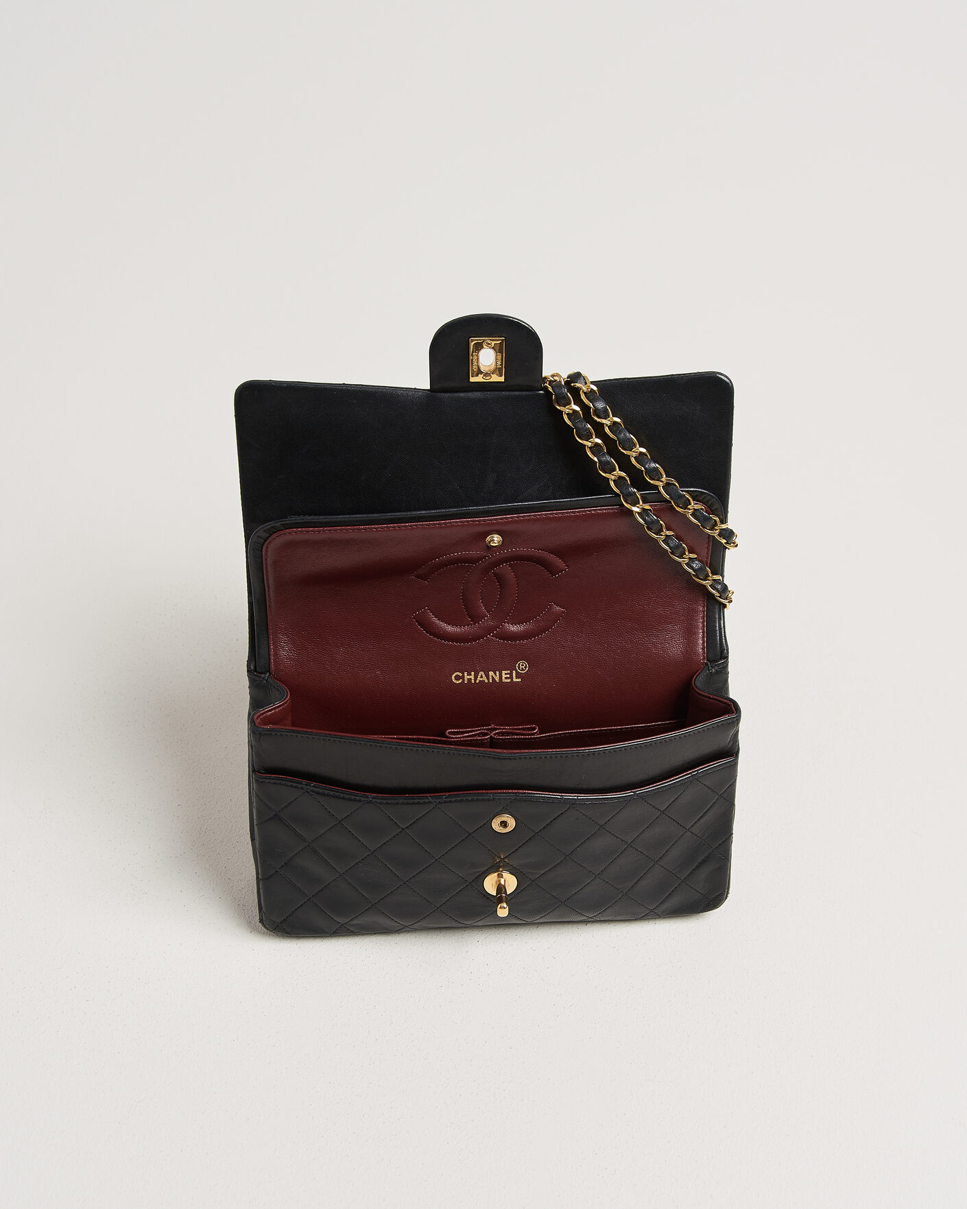 Uomini | Pre-Owned & Vintage Bags | Chanel Pre-Owned | Classic Medium Double Flap Bag Black