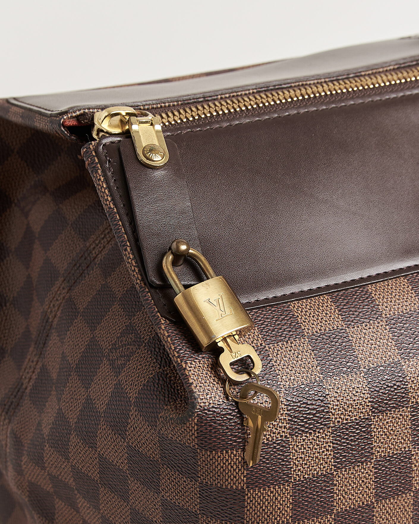 Uomini | Pre-Owned & Vintage Bags | Louis Vuitton Pre-Owned | Greenwich GM Travel Bag Damier Ebene