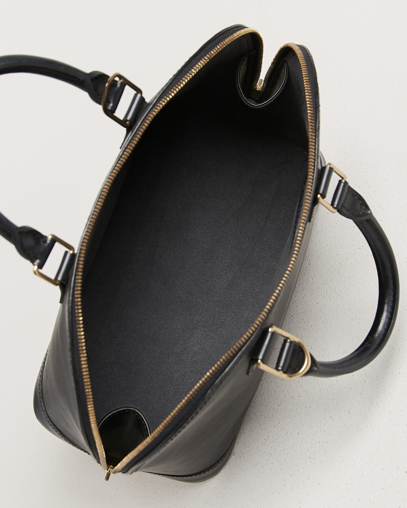 Uomini | Pre-Owned & Vintage Bags | Louis Vuitton Pre-Owned | Alma PM Bag Epi Leather Black