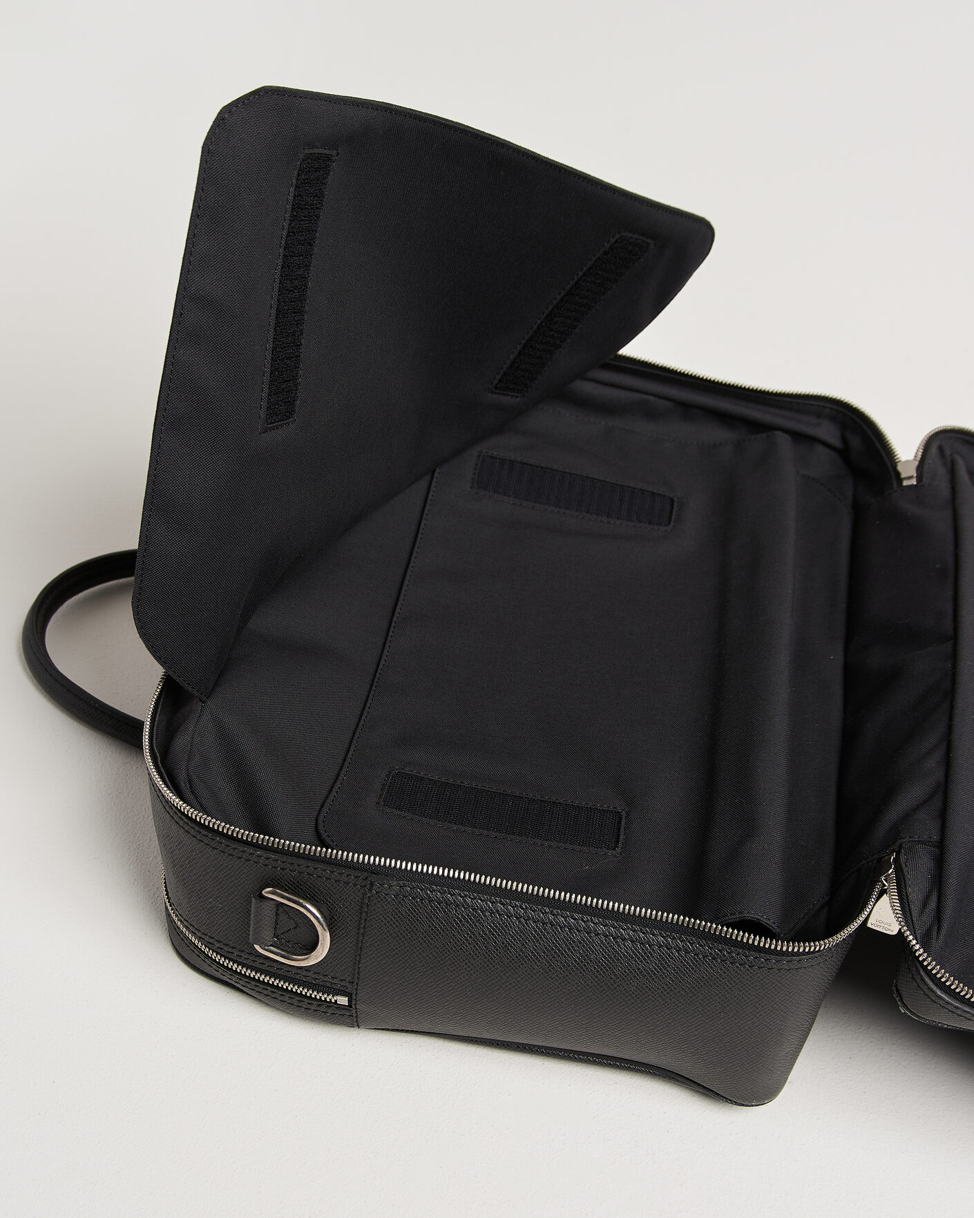 Uomini | Pre-Owned & Vintage Bags | Louis Vuitton Pre-Owned | Overnight Bag Taiga Leather Black