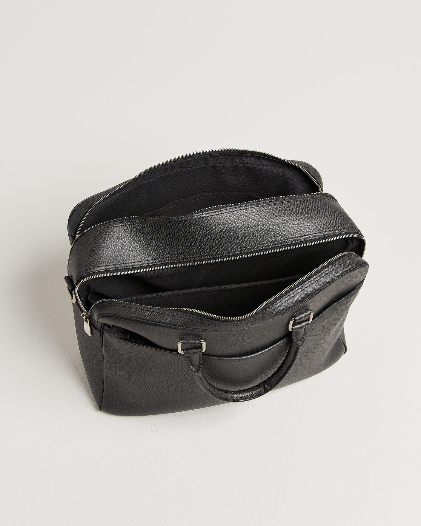 Uomini | Pre-Owned & Vintage Bags | Louis Vuitton Pre-Owned | Overnight Bag Taiga Leather Black