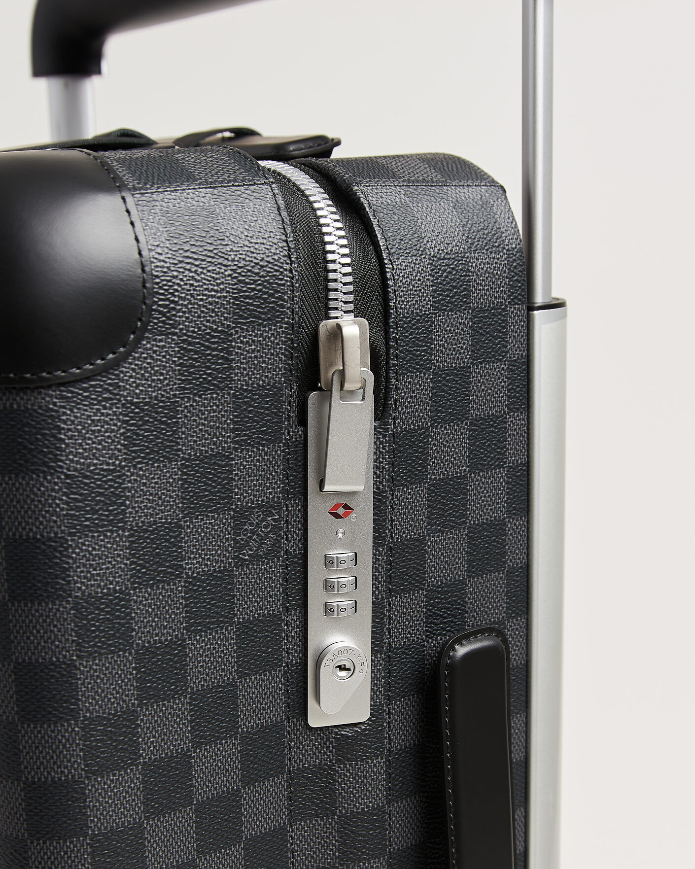 Uomini | Pre-Owned & Vintage Bags | Louis Vuitton Pre-Owned | Horizon 55 Damier Graphite