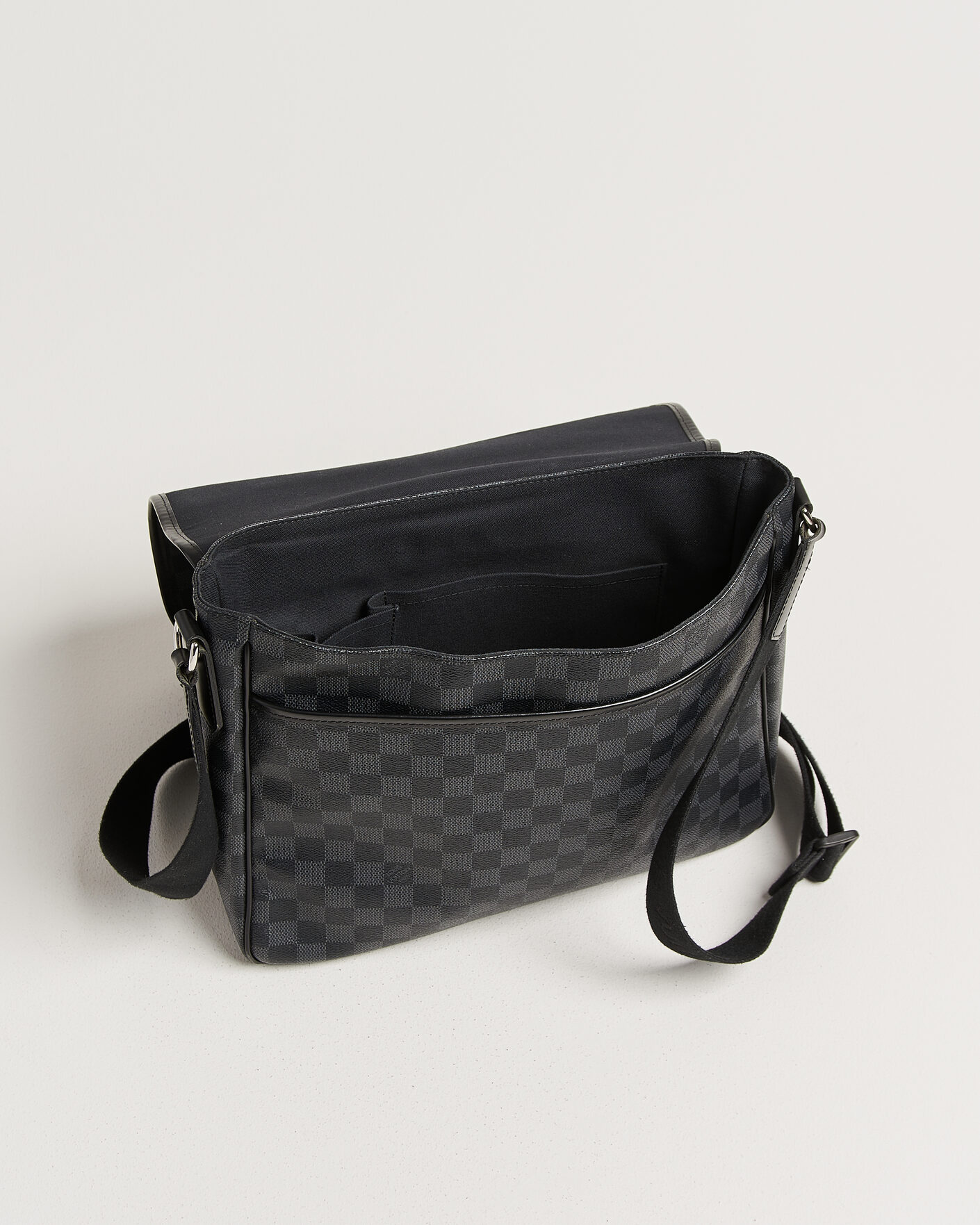 Uomini | Pre-Owned & Vintage Bags | Louis Vuitton Pre-Owned | Daniel MM Shoulder Bag Damier Graphite