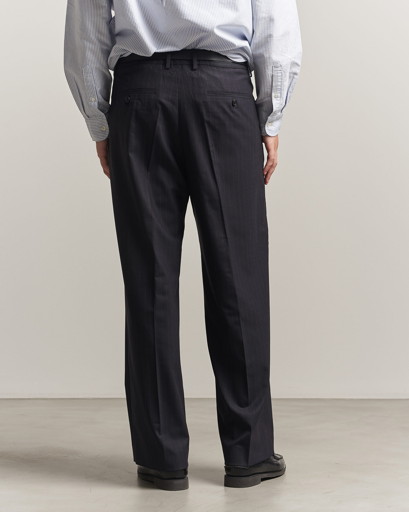 Uomini | Pantaloni | NN07 | Kay Pinstriped Pleated Trousers Navy Blue