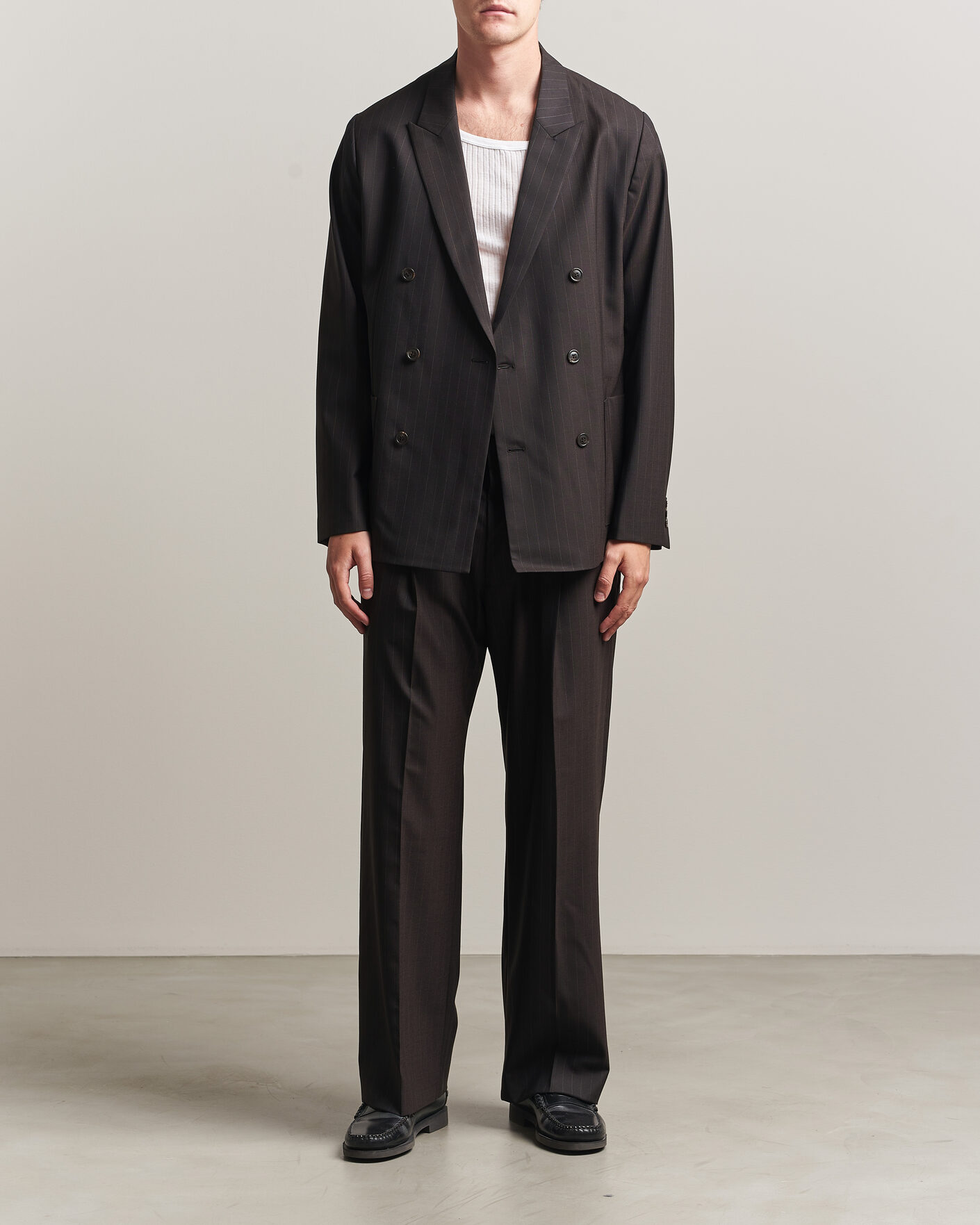 Uomini | Pantaloni | NN07 | Kay Pinstriped Pleated Trousers Dark Brown