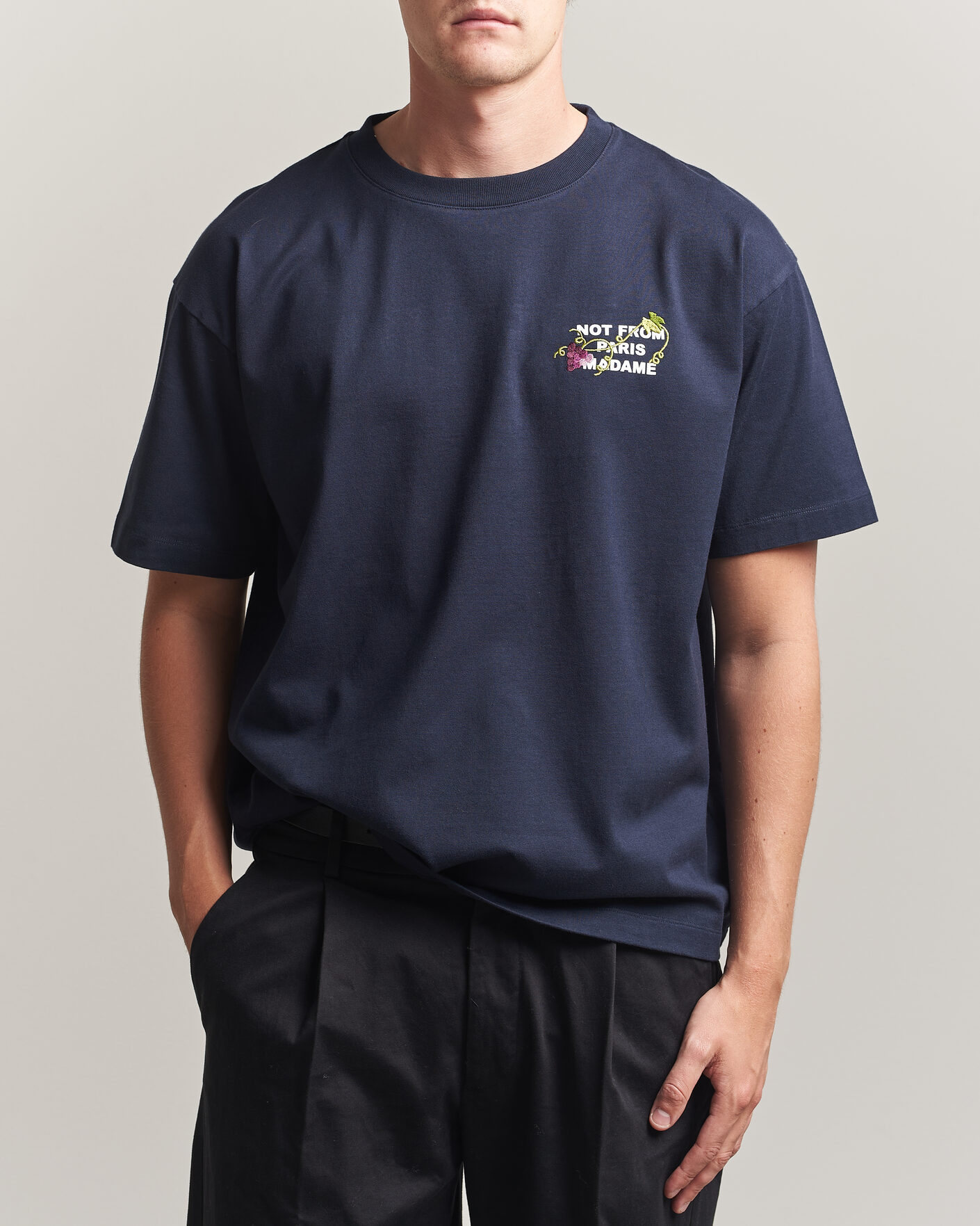 Uomini | T-shirt | Drôle de Monsieur | Vine Embroidered Slogan T-Shirt Navy