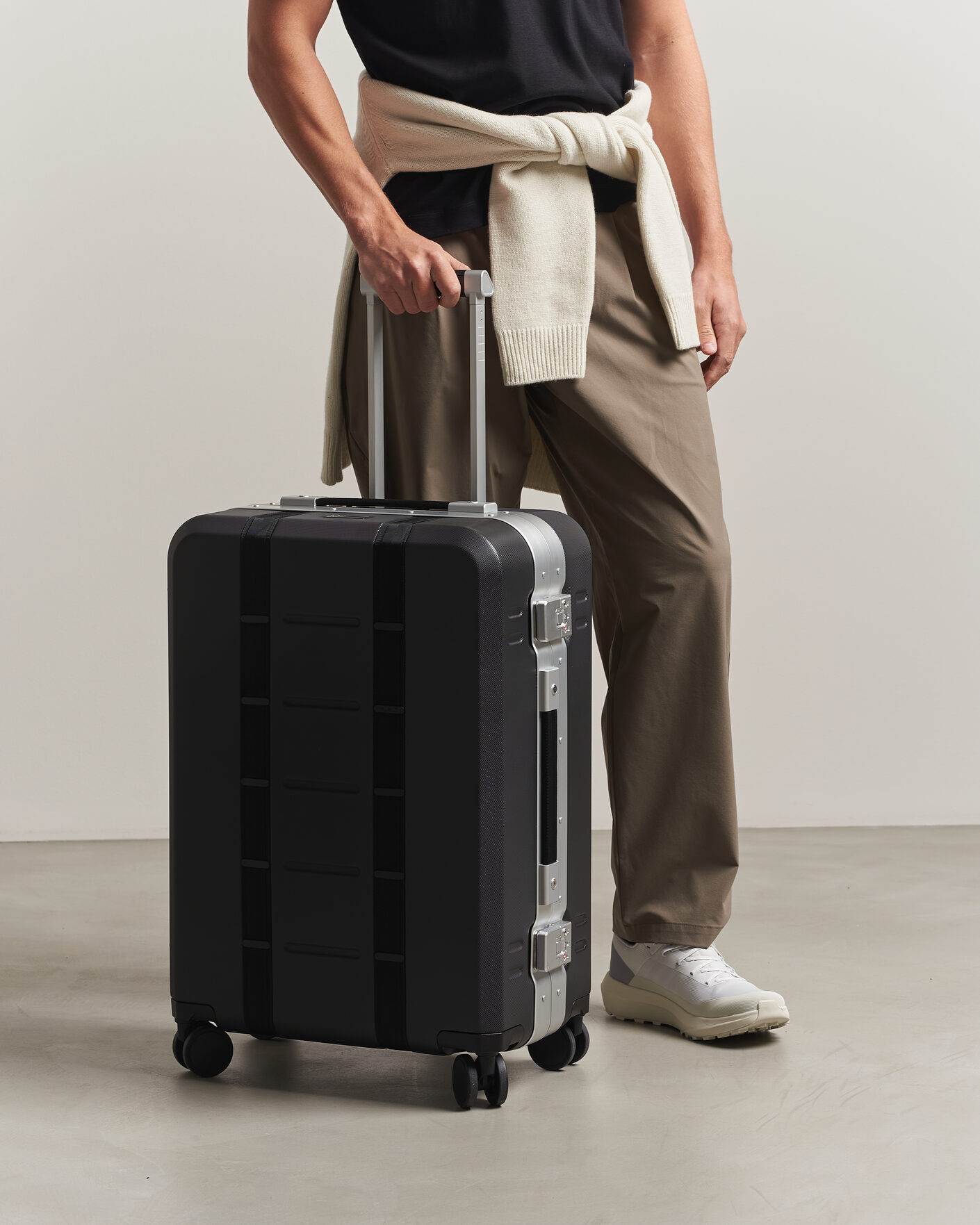 Uomini | Borse | DB | Ramverk Pro Check-In Luggage Medium Silver/Black