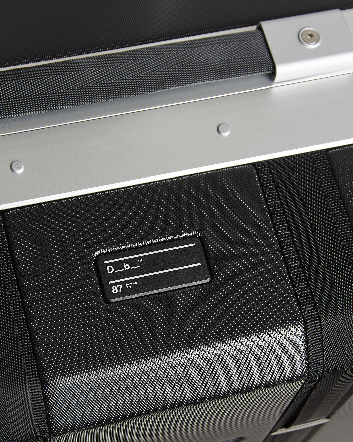Uomini | Borse | DB | Ramverk Pro Check-In Luggage Large Silver/Black