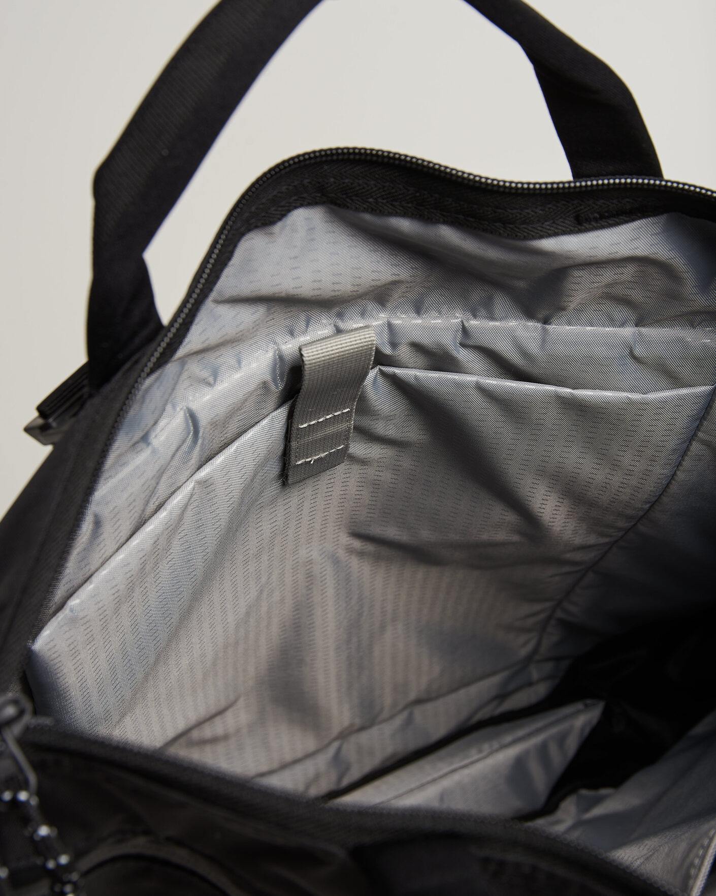 Uomini | DB Utility Tote 32L Black Out | DB | Utility Tote 32L Black Out