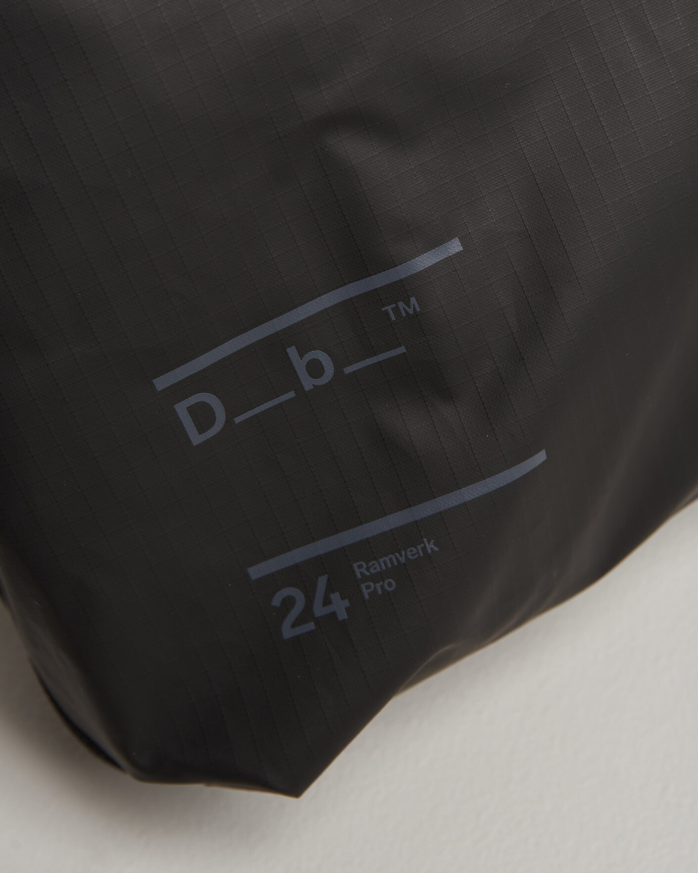 Uomini | Borse | DB | Ramverk Pro Sling Bag 24L Black Out