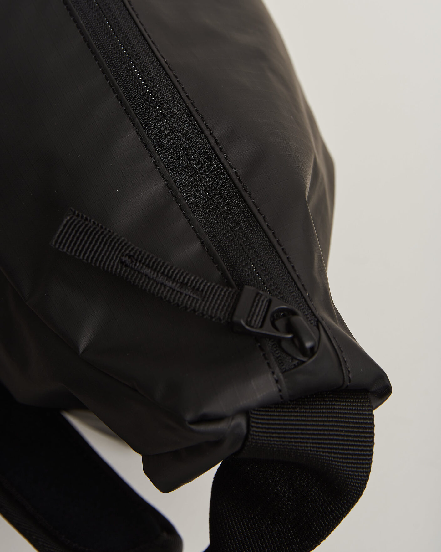 Uomini | Borse | DB | Ramverk Pro Sling Bag 24L Black Out