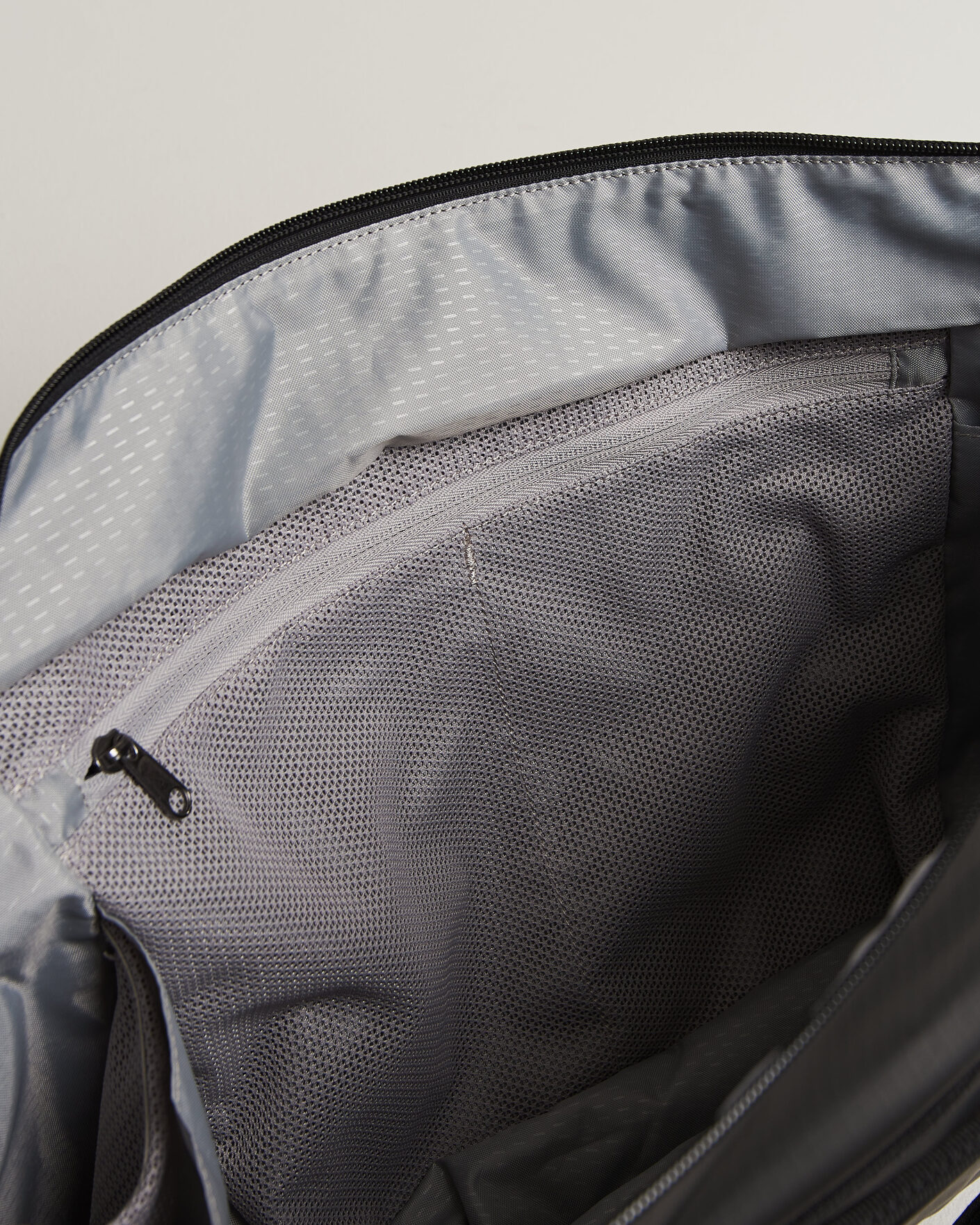Uomini | Borse | DB | Ramverk Pro Sling Bag 24L Black Out