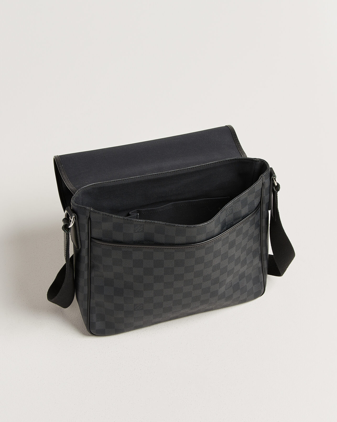 Uomini | Pre-Owned & Vintage Bags | Louis Vuitton Pre-Owned | Daniel MM Shoulder Bag Damier Graphite