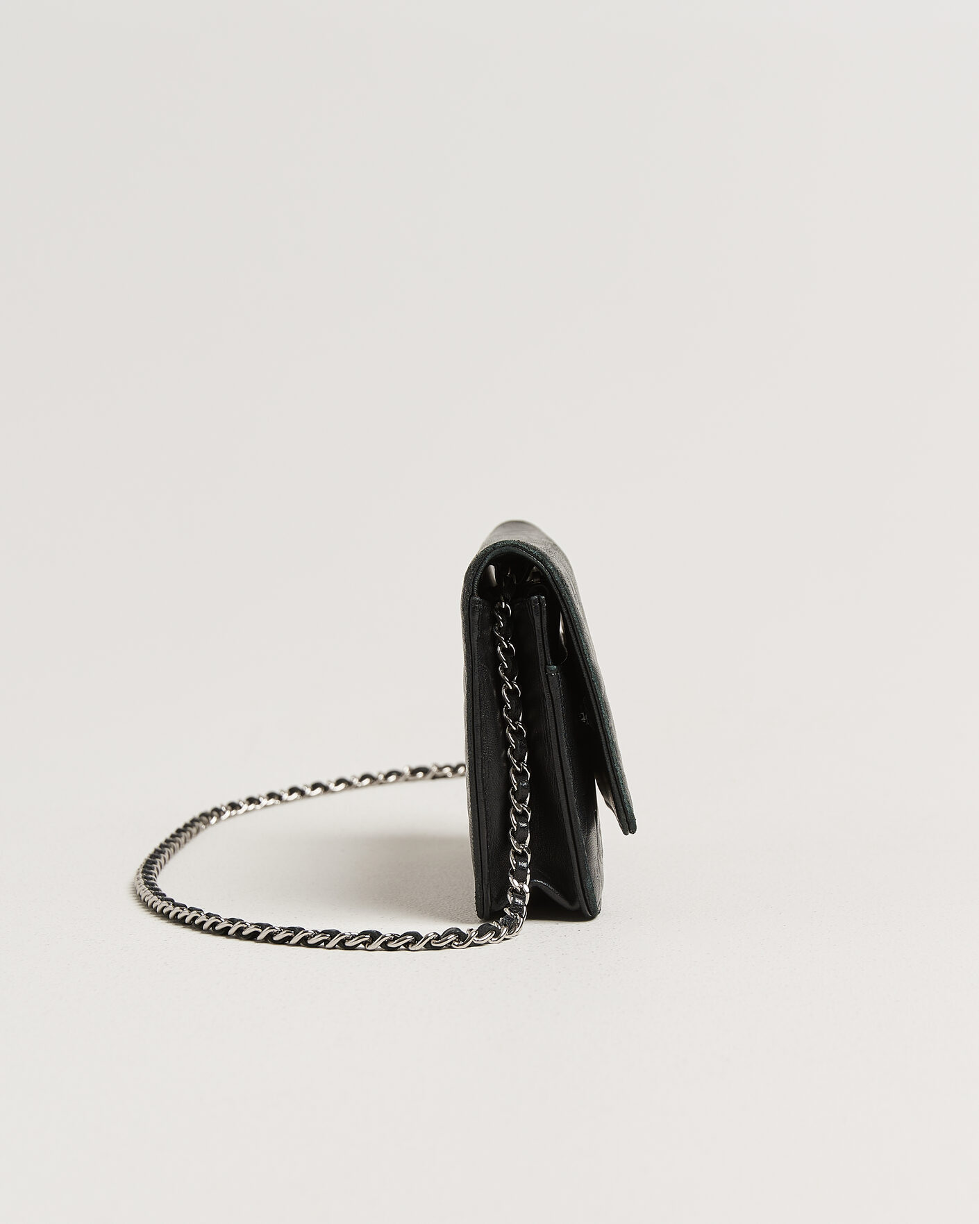 Uomini | Pre-Owned & Vintage Bags | Chanel Pre-Owned | Wallet On Chain Camelia Lambskin Black