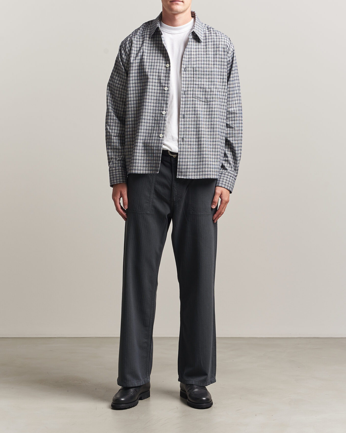 Uomini | Pantaloni | Jeanerica | Genua Worker Chino Chevron Anthracite