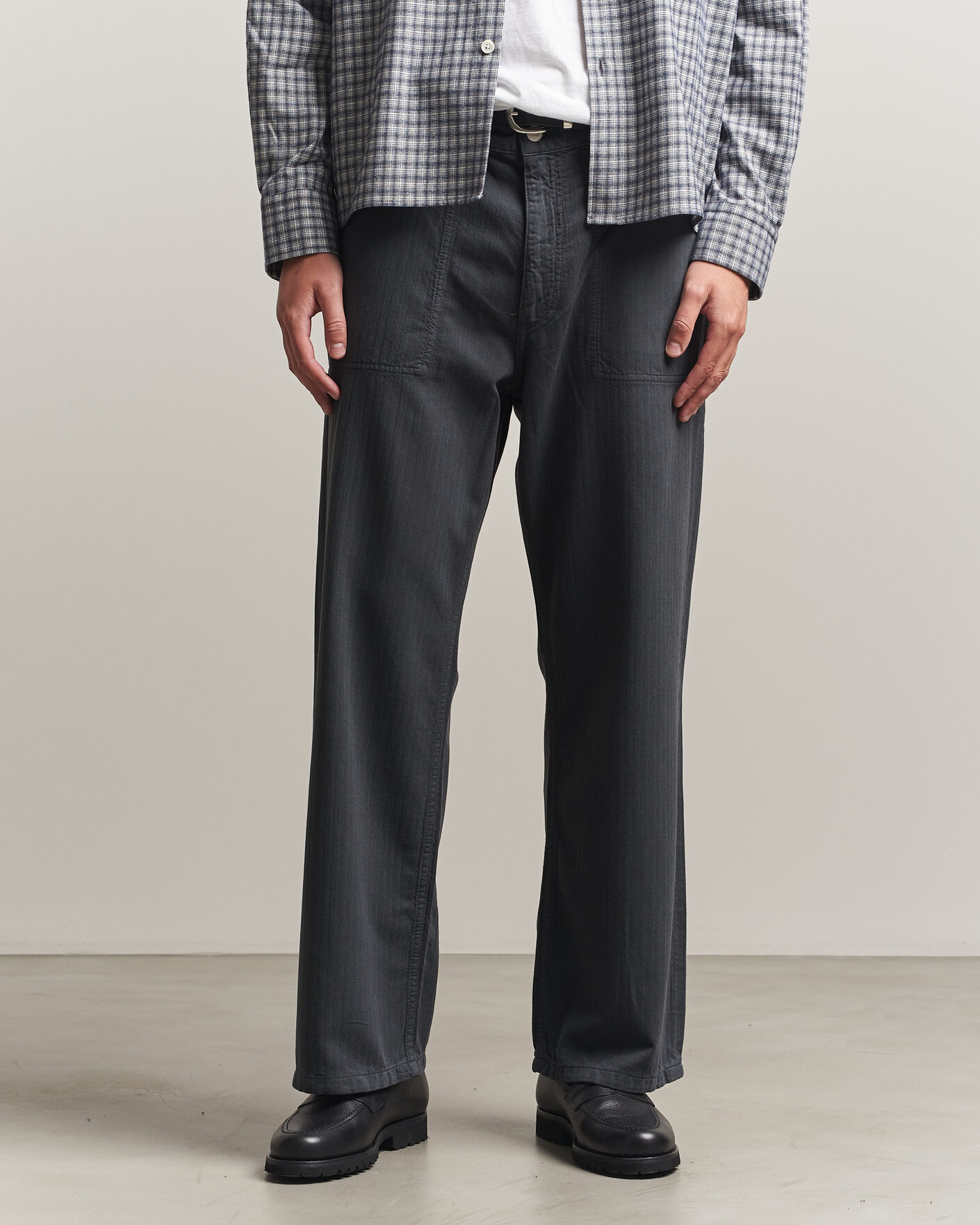 Uomini | Pantaloni | Jeanerica | Genua Worker Chino Chevron Anthracite