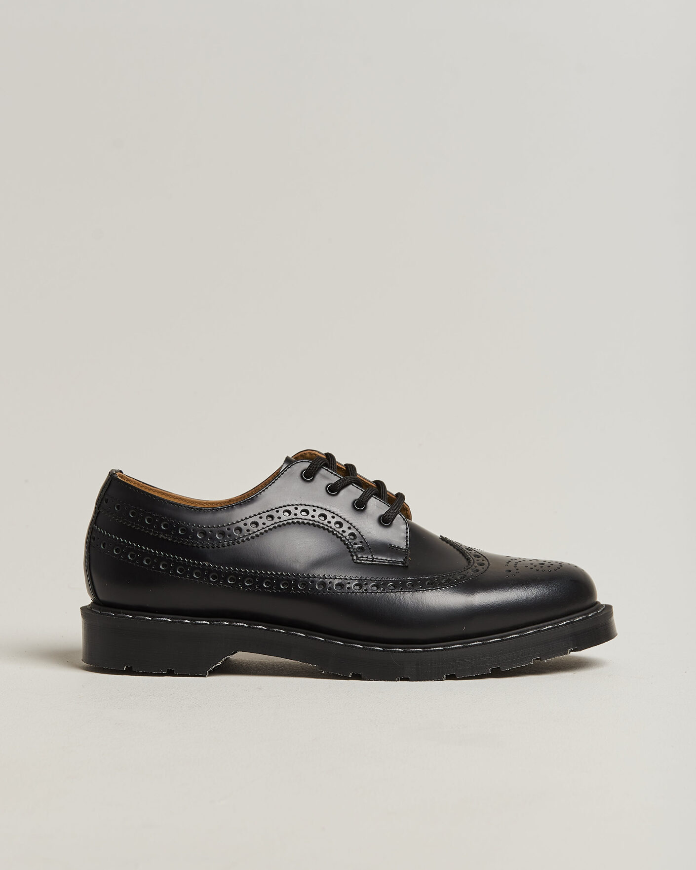 Uomini | Brogues | Solovair | American Brogue Shoe Black Shine
