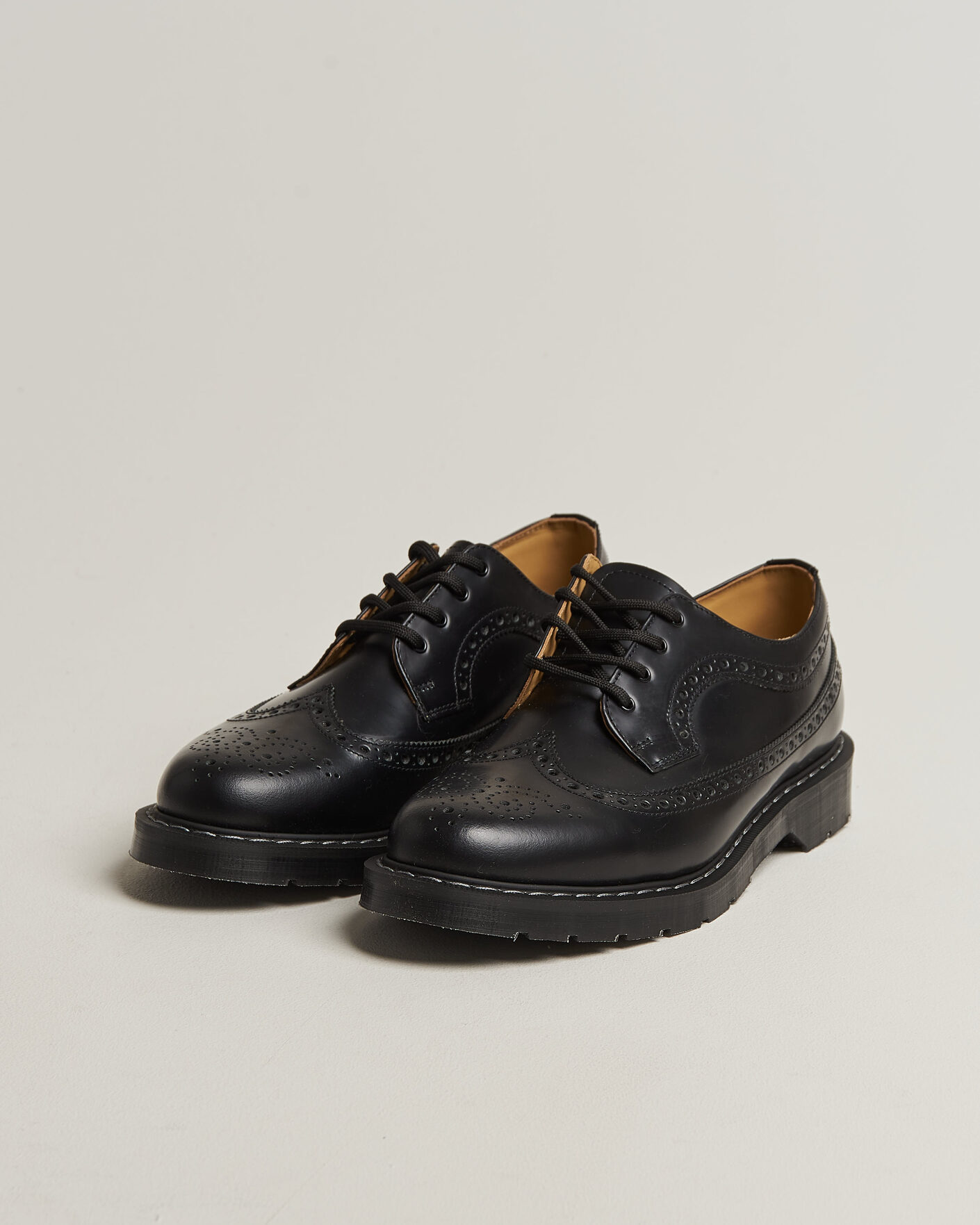 Uomini | Brogues | Solovair | American Brogue Shoe Black Shine