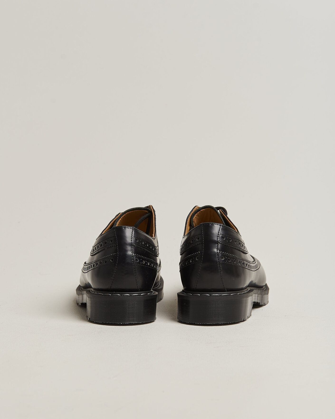 Uomini | Brogues | Solovair | American Brogue Shoe Black Shine