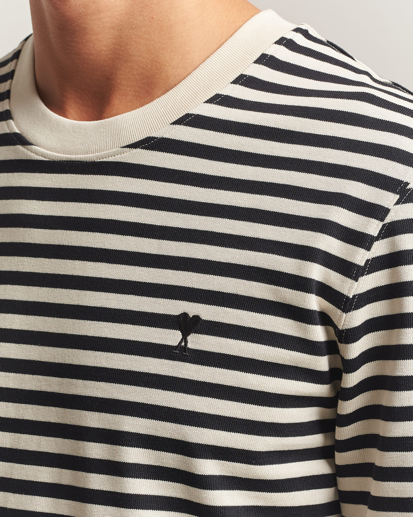Uomini | T-shirt | AMI | Black Heart Logo Striped Long Sleeve T-Shirt Black/Ivory