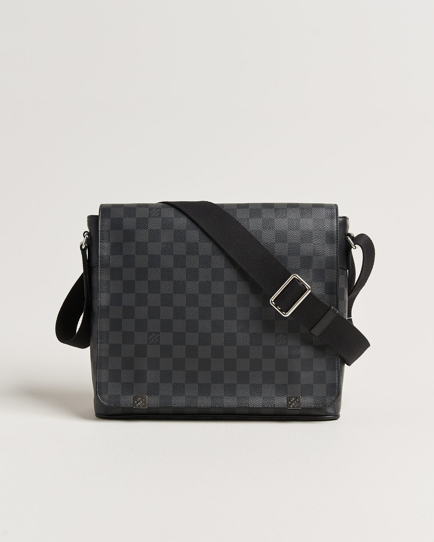Uomini | Pre-Owned & Vintage Bags | Louis Vuitton Pre-Owned | Louis Vuitton District Messenger Bag MM Damier Graphite