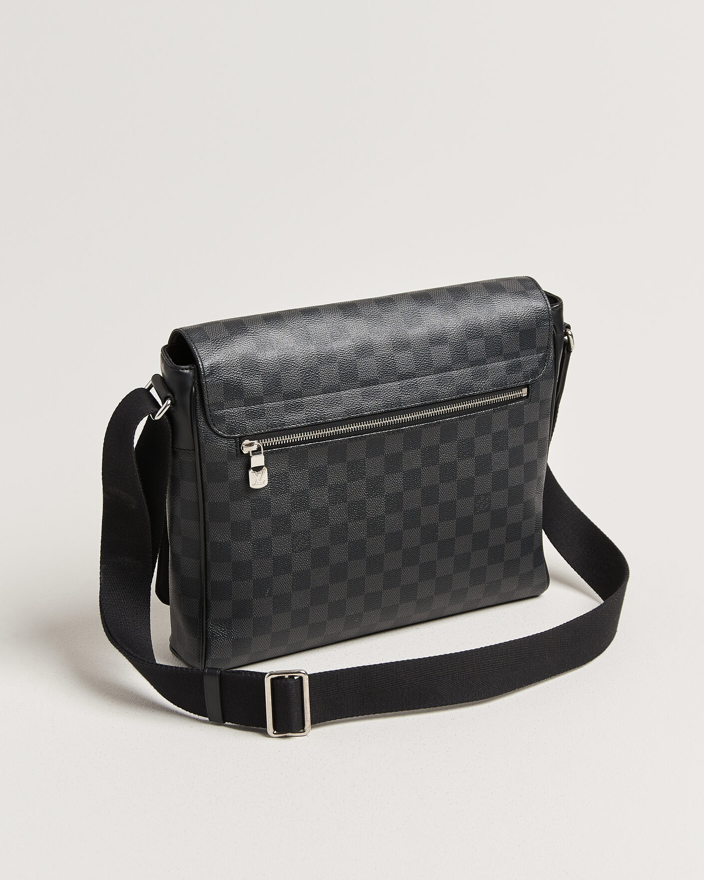 Uomini | Pre-Owned & Vintage Bags | Louis Vuitton Pre-Owned | Louis Vuitton District Messenger Bag MM Damier Graphite