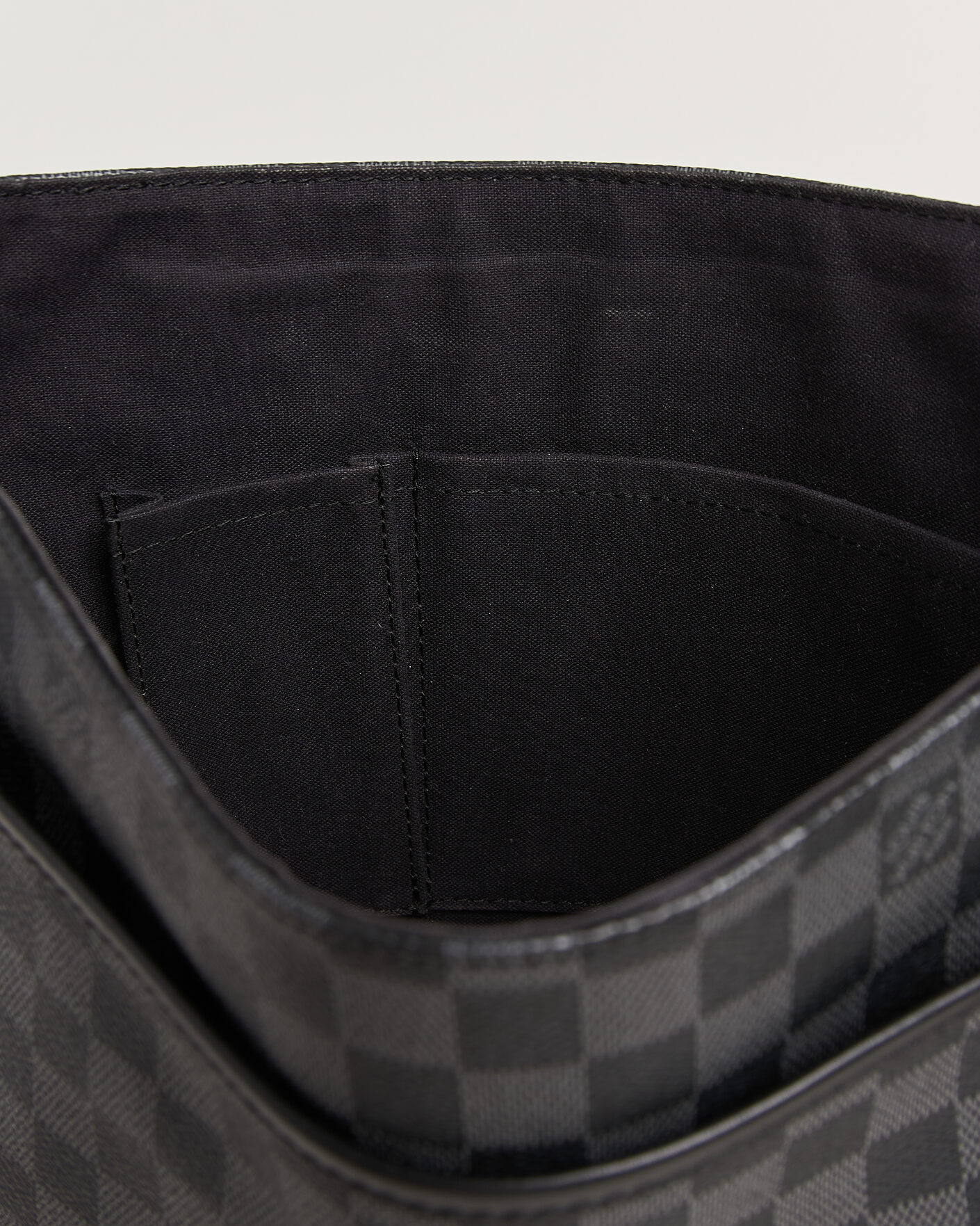 Uomini | Pre-Owned & Vintage Bags | Louis Vuitton Pre-Owned | Daniel Shoulder Bag MM Damier Graphite