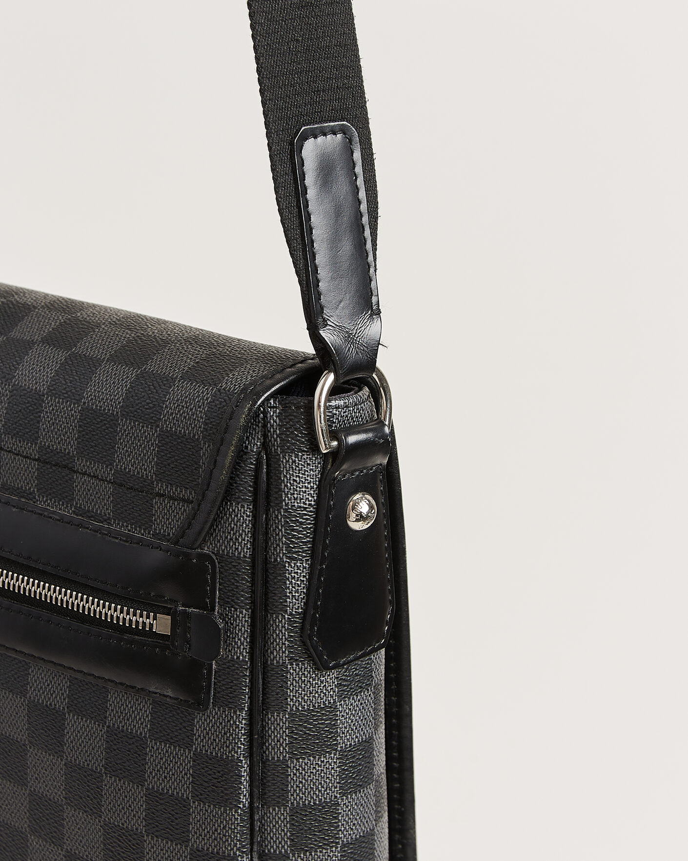 Uomini | Pre-Owned & Vintage Bags | Louis Vuitton Pre-Owned | Daniel Shoulder Bag MM Damier Graphite