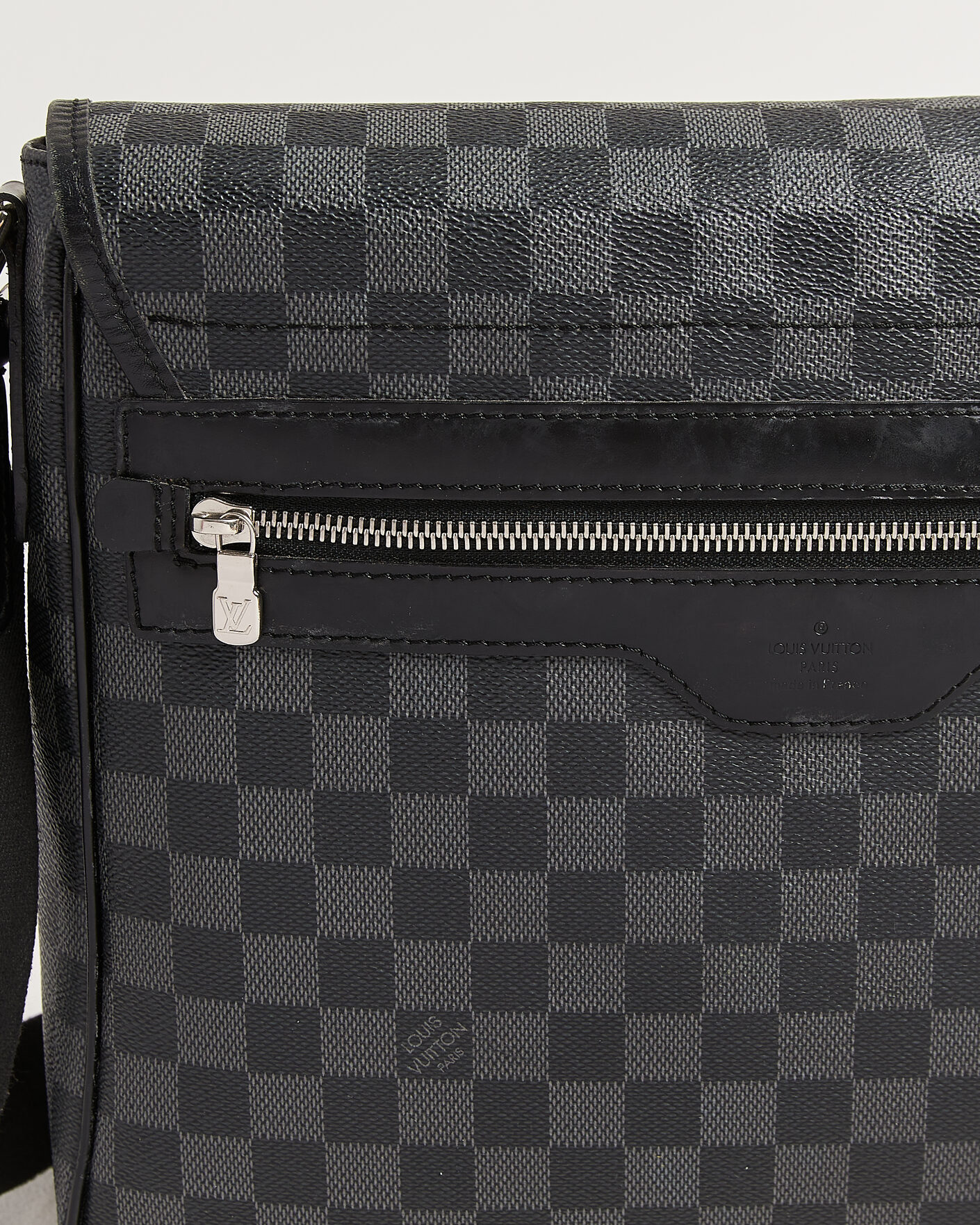 Uomini | Pre-Owned & Vintage Bags | Louis Vuitton Pre-Owned | Daniel Shoulder Bag MM Damier Graphite