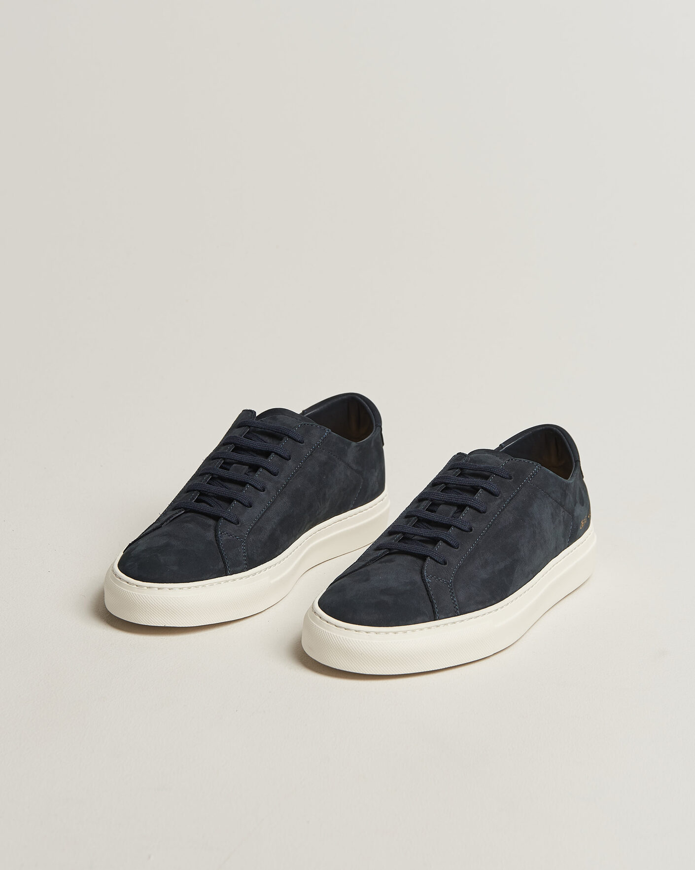 Uomini | Sneakers | Common Projects | Original Achilles Nubuck Sneaker Navy