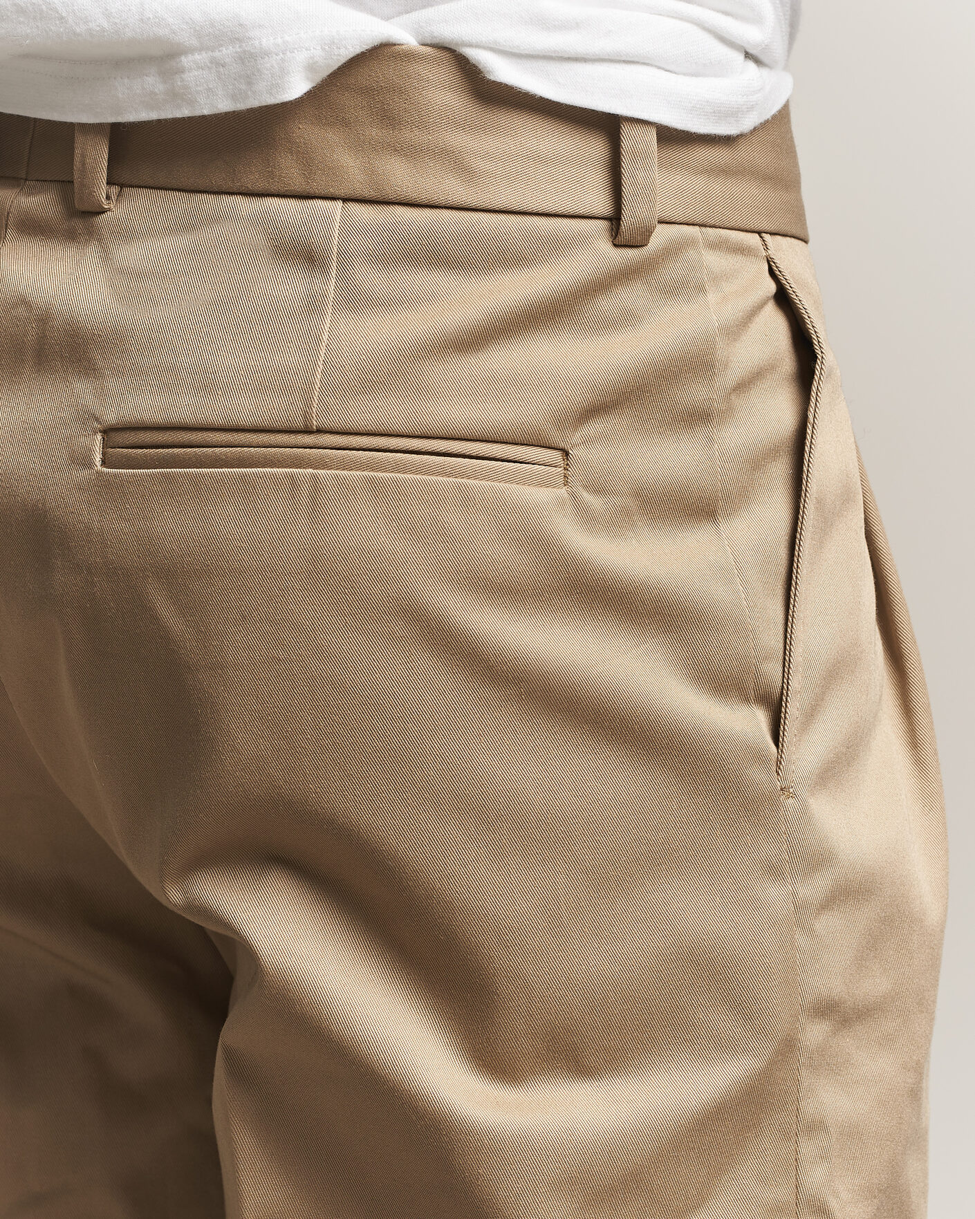 Uomini | Pantaloni | Drôle de Monsieur | Gabardine Pleated Trousers Beige