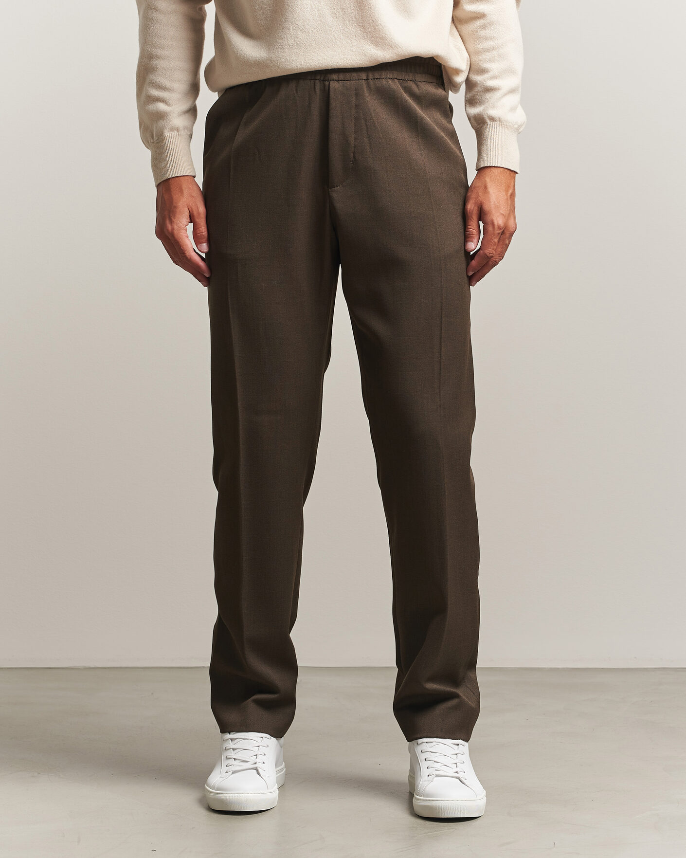 Uomini | Pantaloni | Filippa K | Theo Relaxed Wool Trousers Walnut Brown