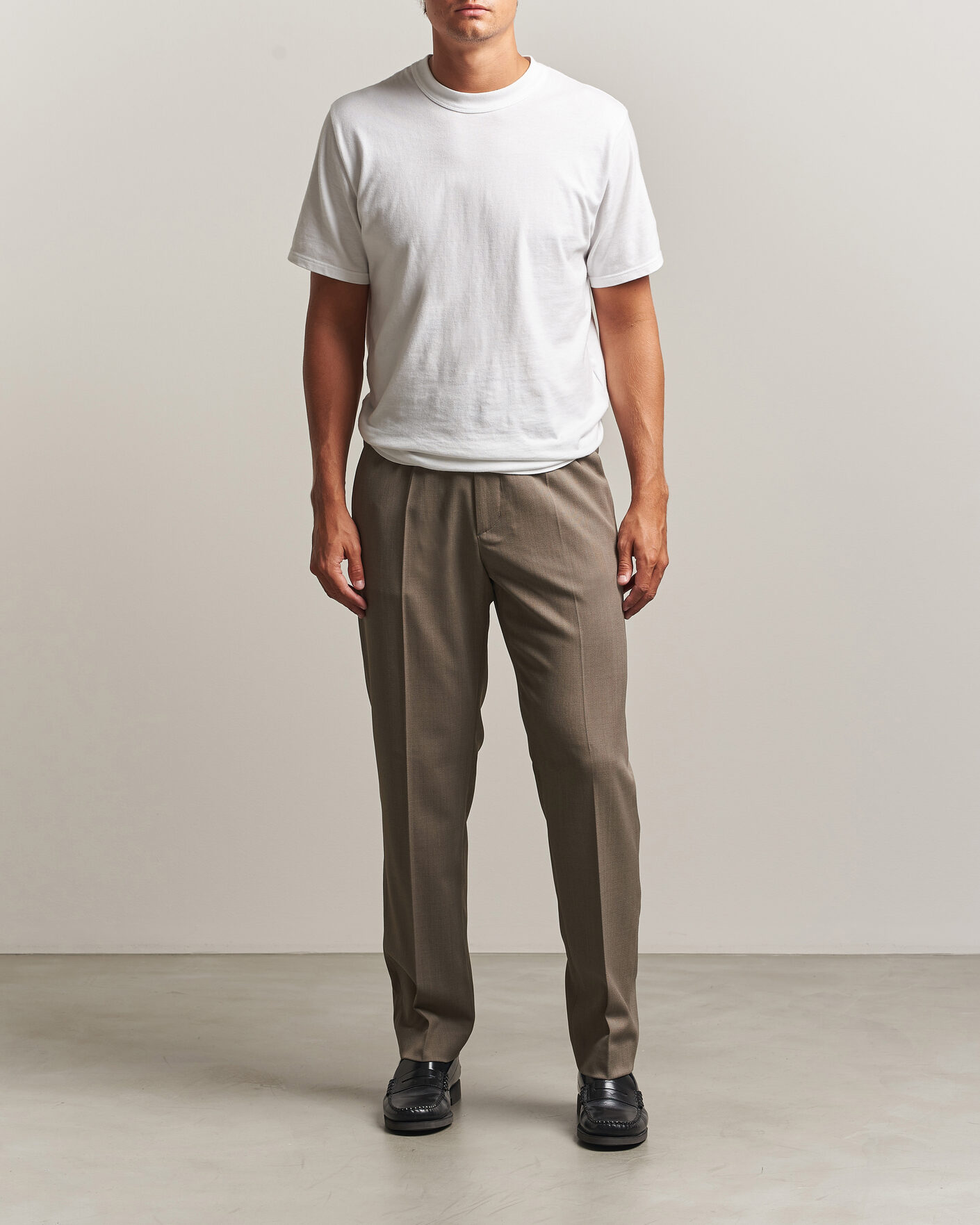 Uomini | Pantaloni | Filippa K | Theo Relaxed Wool Trousers Stone Taupe