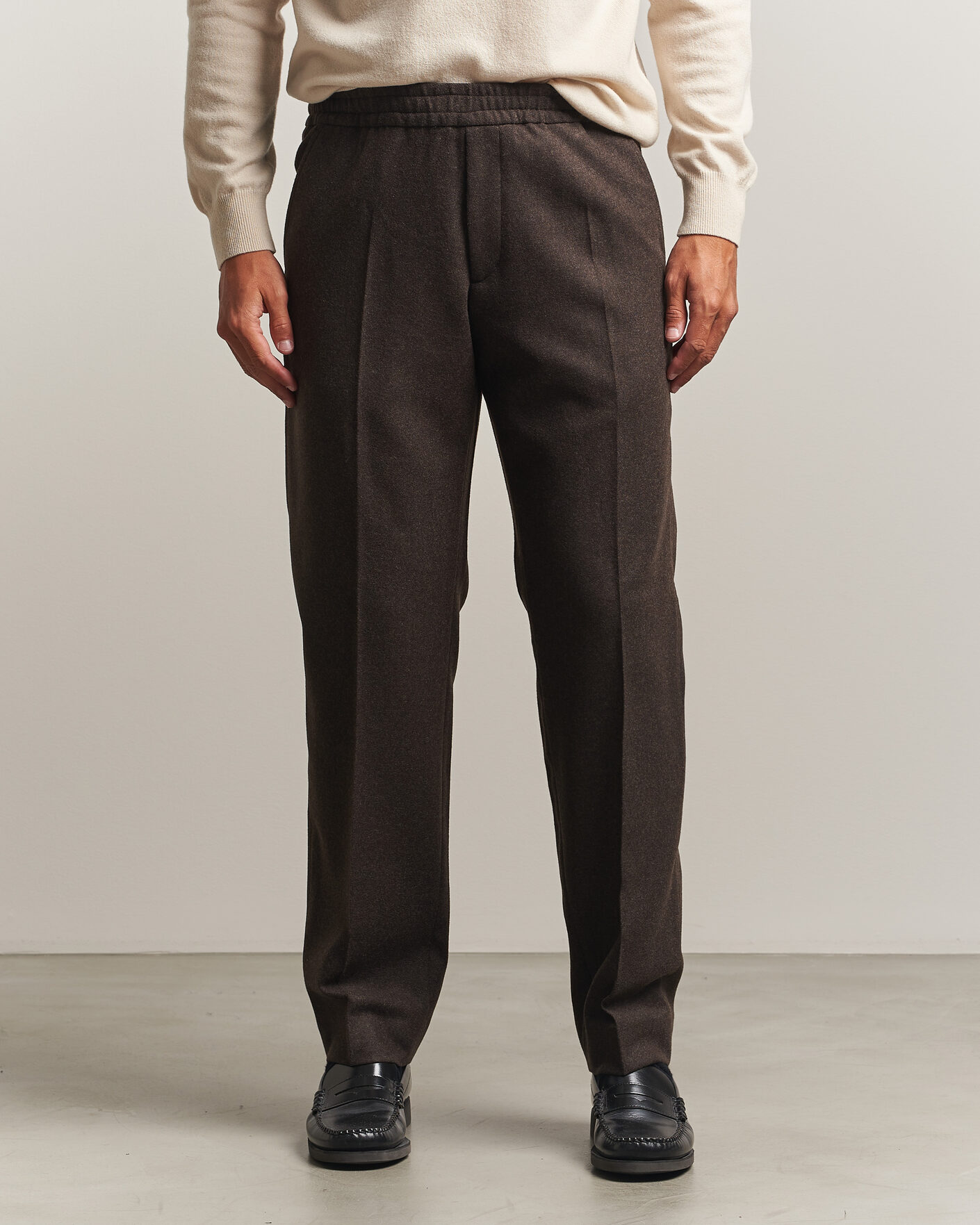 Uomini | Pantaloni | Filippa K | Theo Relaxed Flannel Trousers Walnut Brown