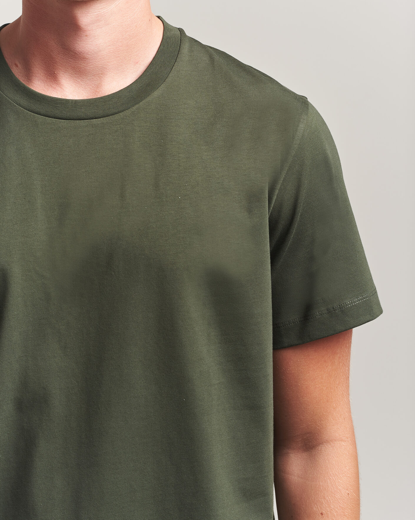 Uomini | T-shirt | Filippa K | Filip Crew Neck T-Shirt Night Green