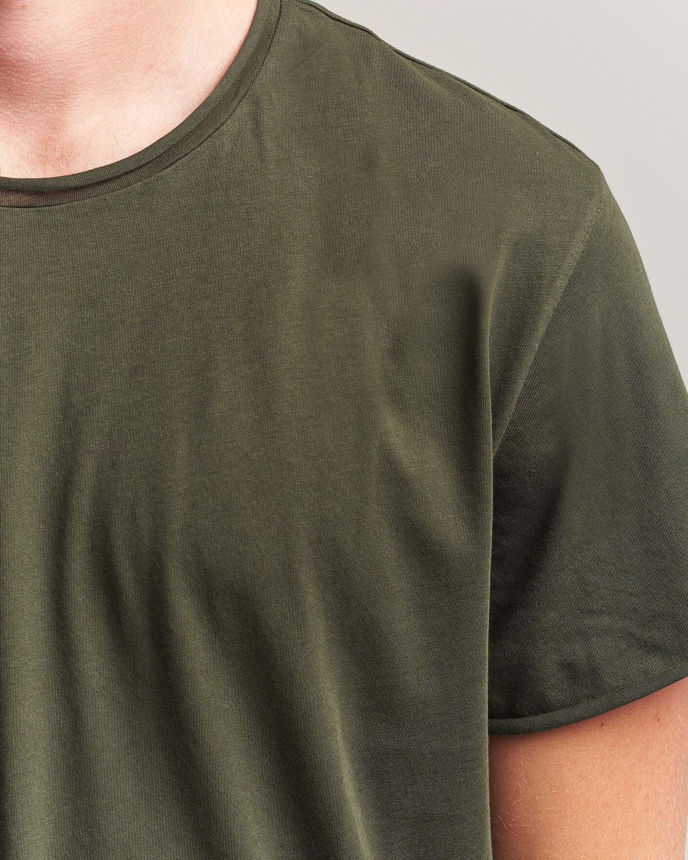 Uomini | T-shirt | Filippa K | Roll Neck Crew Neck T-Shirt Night Green