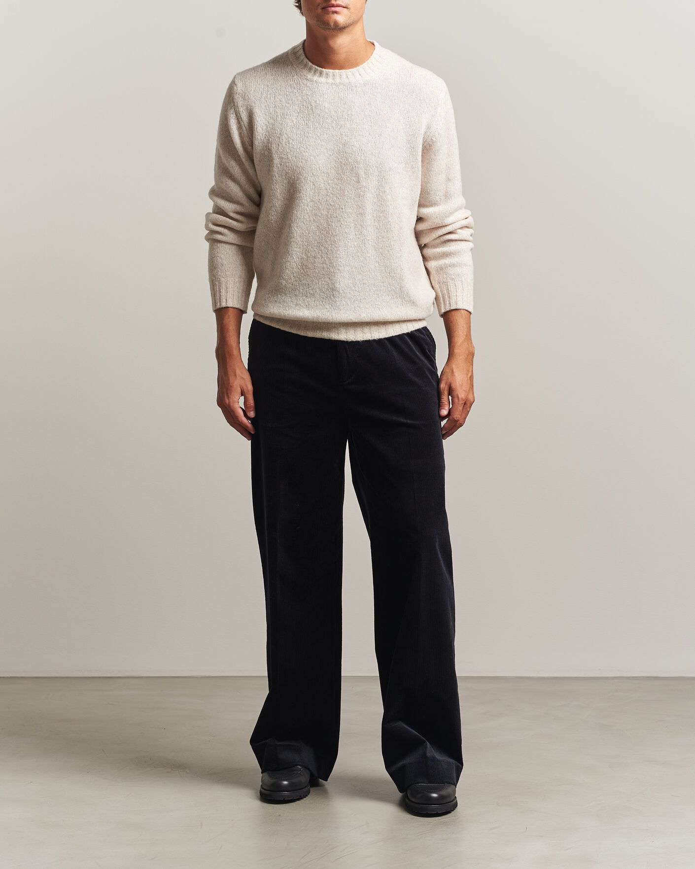 Uomini | Pantaloni | Filippa K | Hector Corduroy Trousers Dark Navy