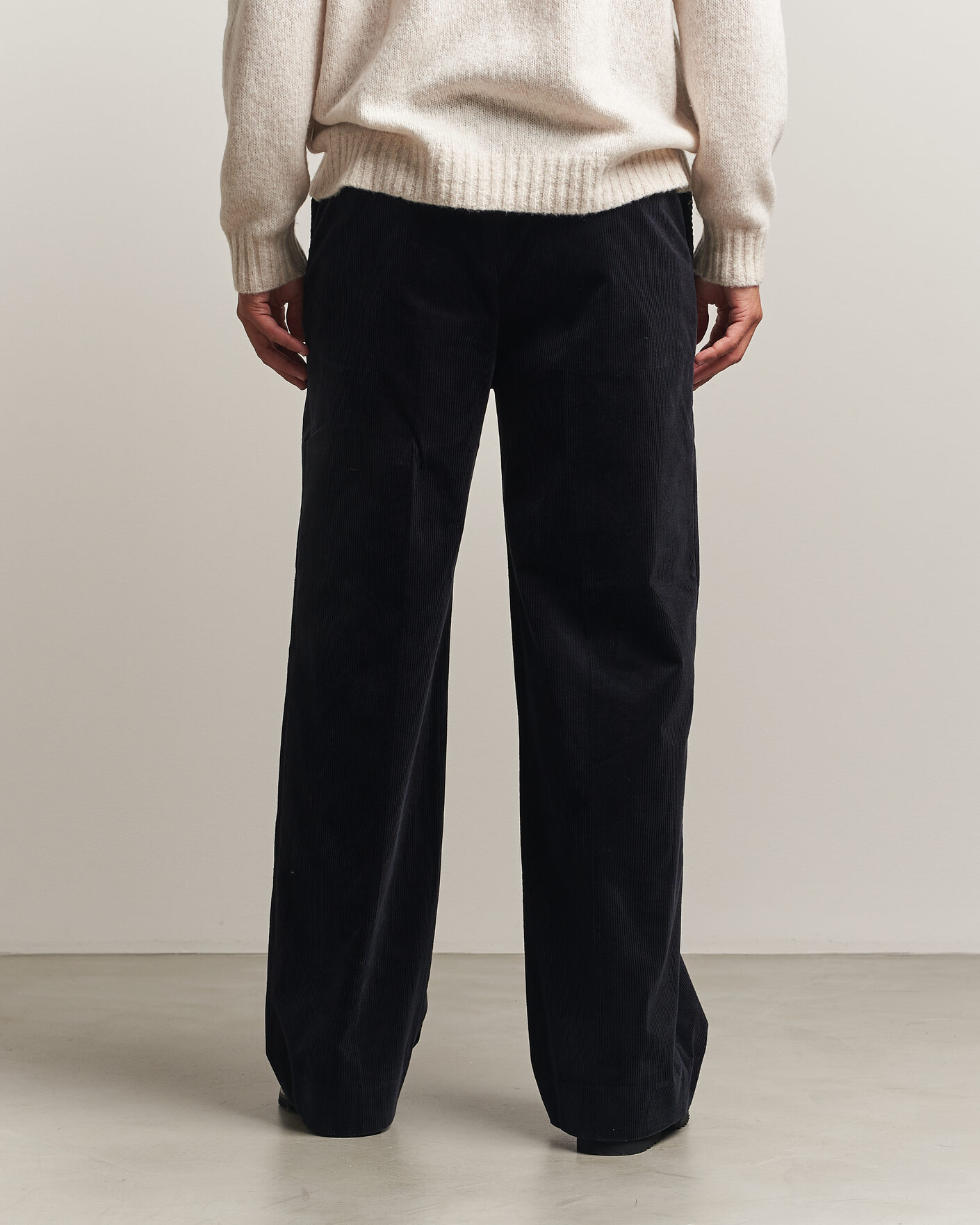 Uomini | Pantaloni | Filippa K | Hector Corduroy Trousers Dark Navy
