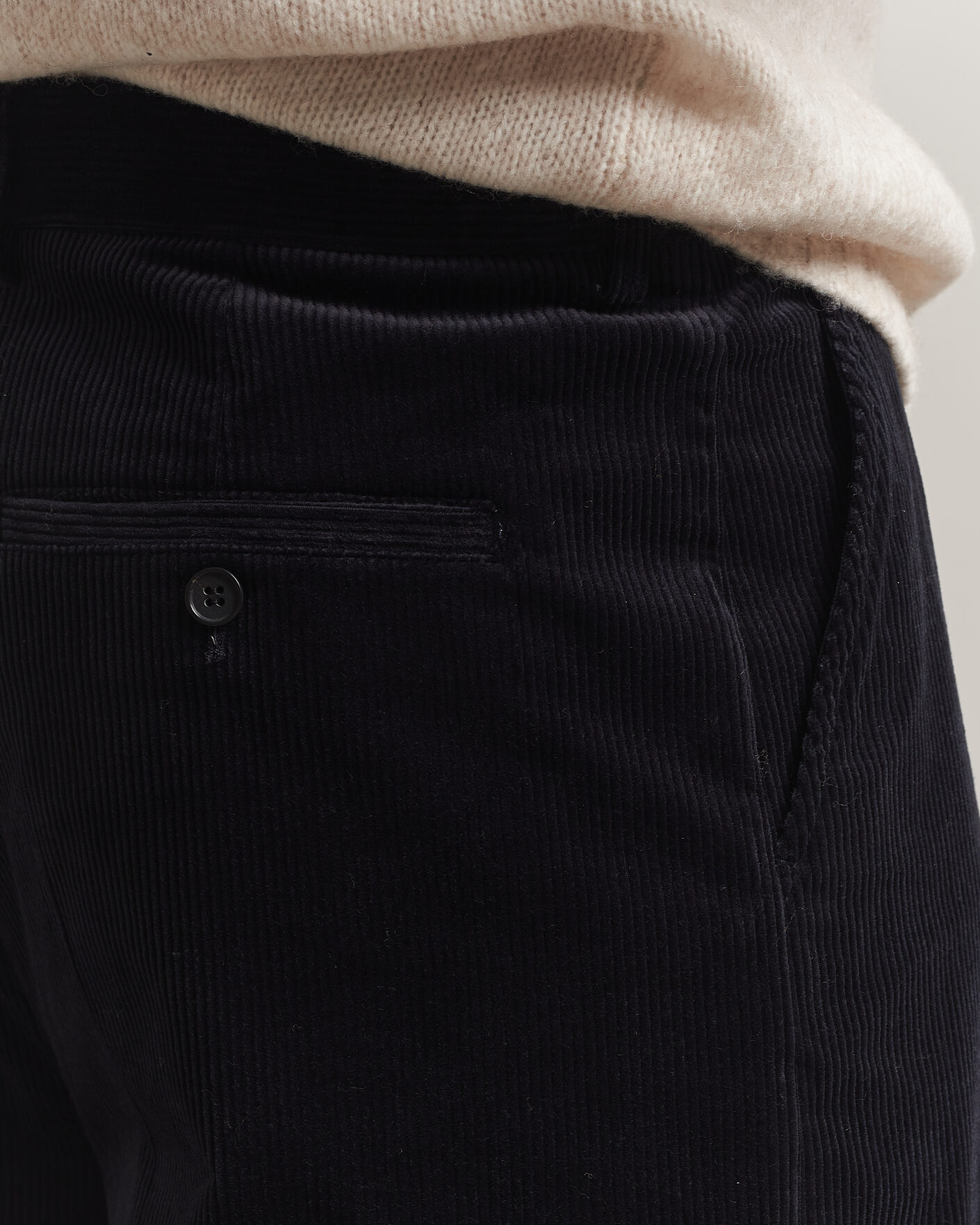 Uomini | Pantaloni | Filippa K | Hector Corduroy Trousers Dark Navy
