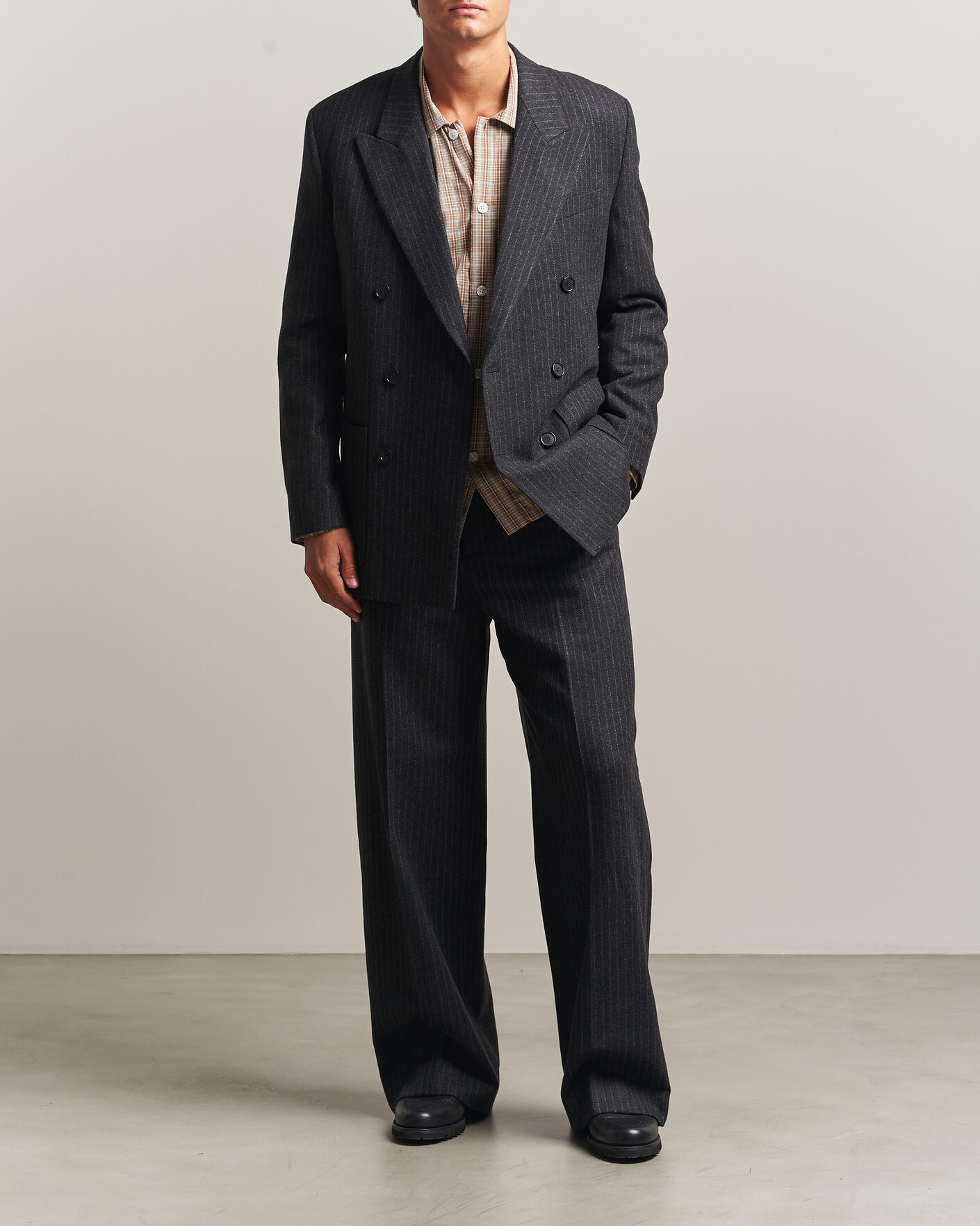 Uomini | Pantaloni | Filippa K | Hector Wool Flannel Pinstriped Trousers Anthracite