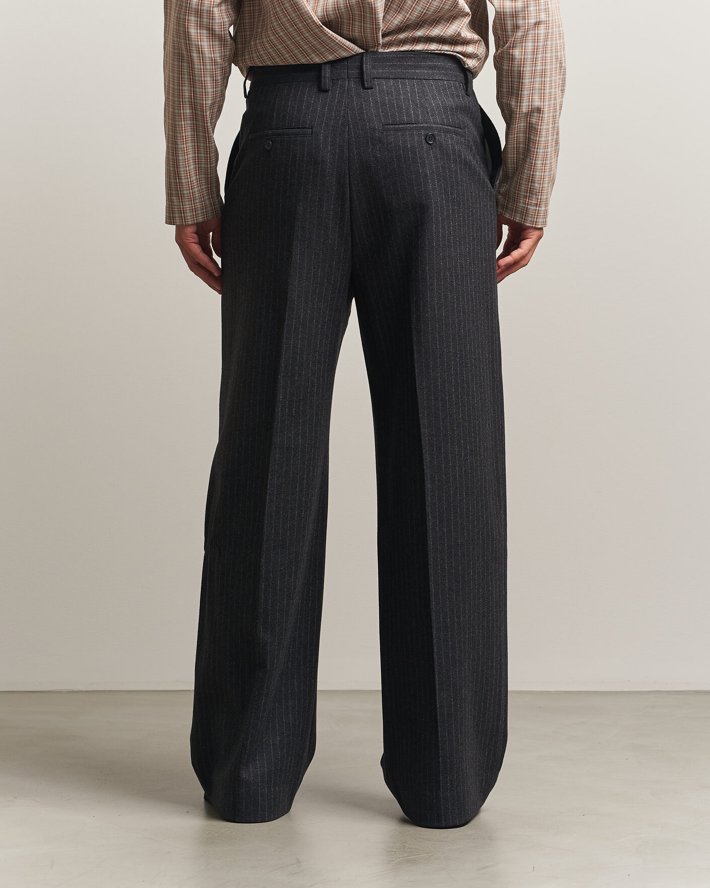 Uomini | Pantaloni | Filippa K | Hector Wool Flannel Pinstriped Trousers Anthracite