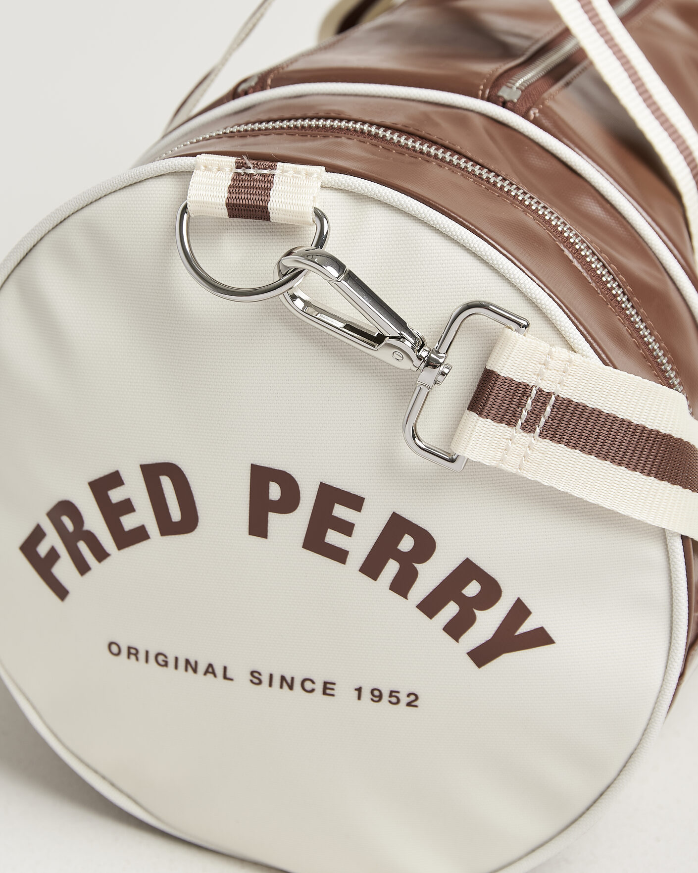Uomini | Borse | Fred Perry | Classic Barrel Bag Tan